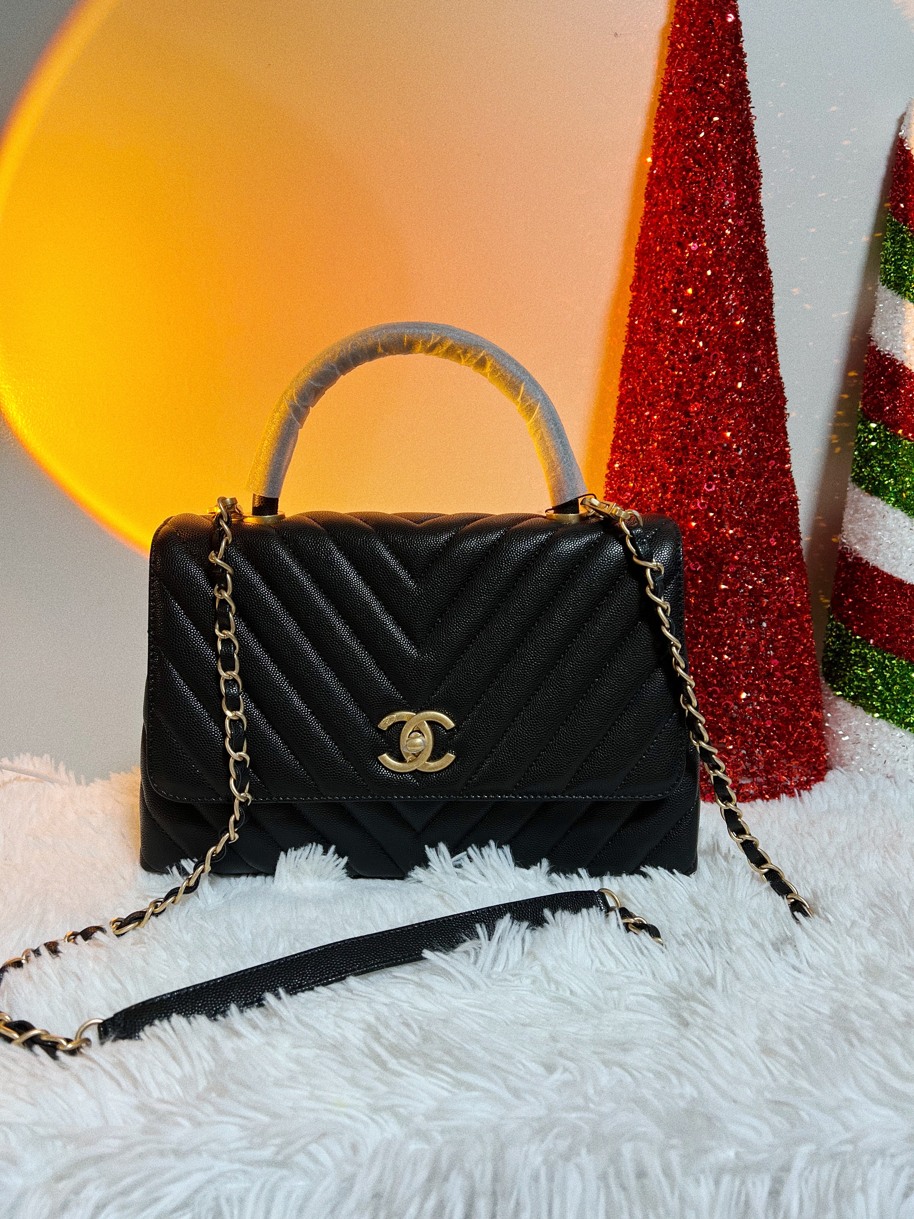 TOP CHANEL CoCo Handle Bag Chevron Caviar Leather 23cm - Black & GHW