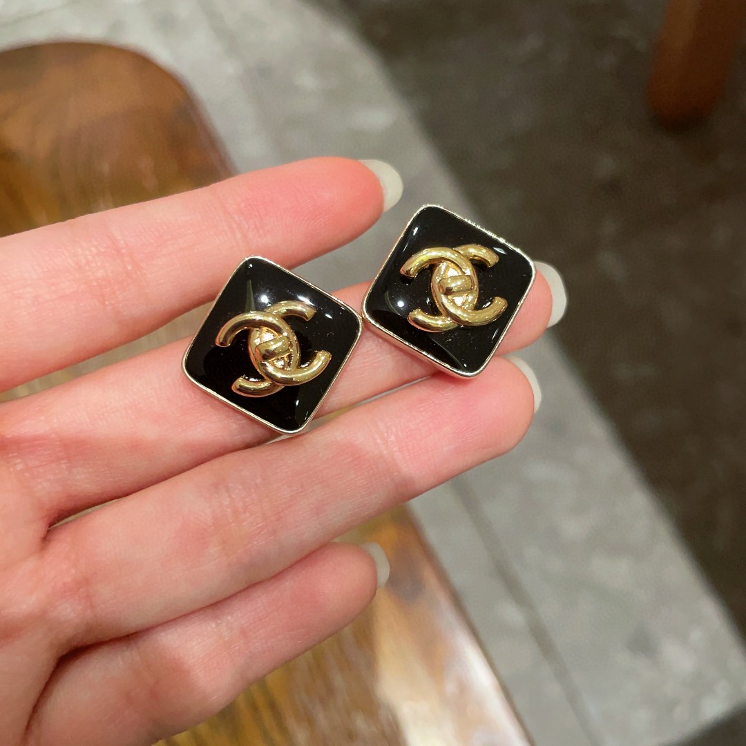 TOP CHANEL Earrings - 3 Colors