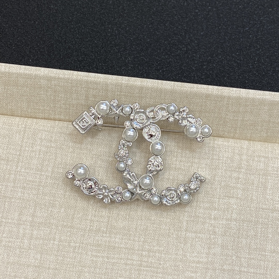 TOP CHANEL Brooch - 2 Colour