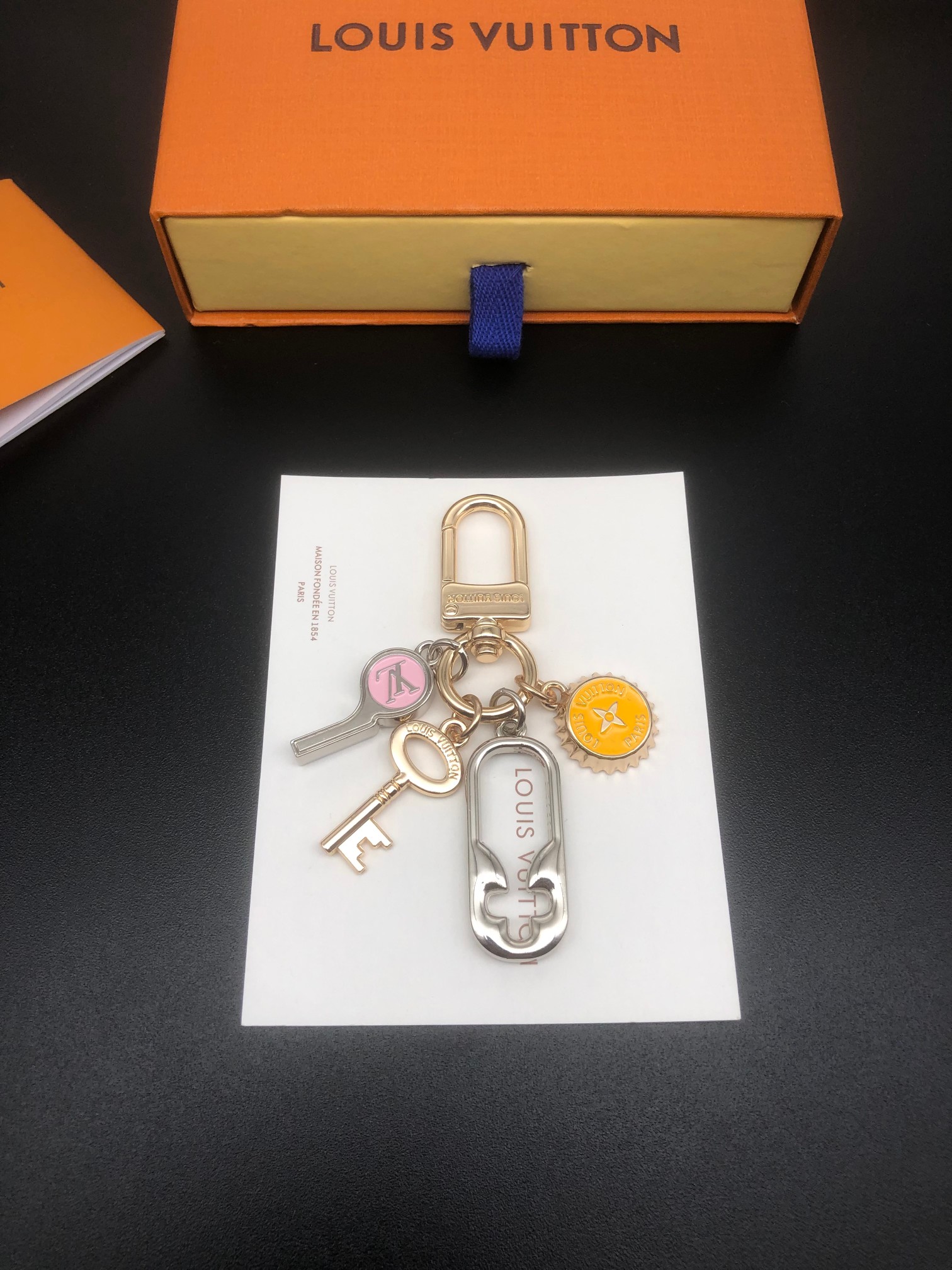 TOP Louis Vuitton LV Keychain - 3 Colors