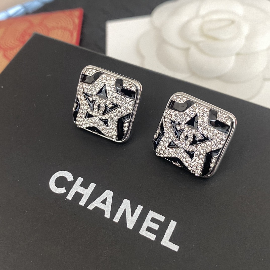 TOP CHANEL Square Five-Pointed Star Earrings