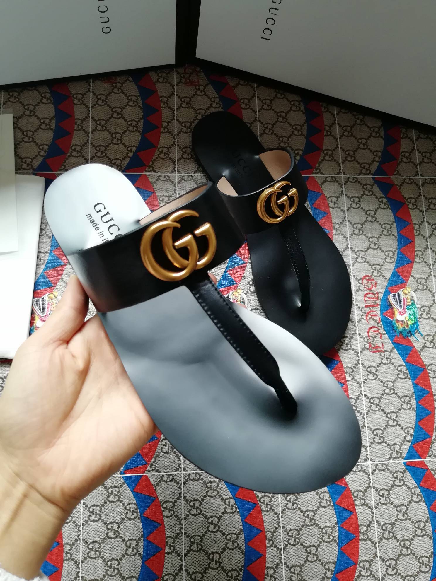 TOP GUCCI GG Marmont Thong Sandals - Black
