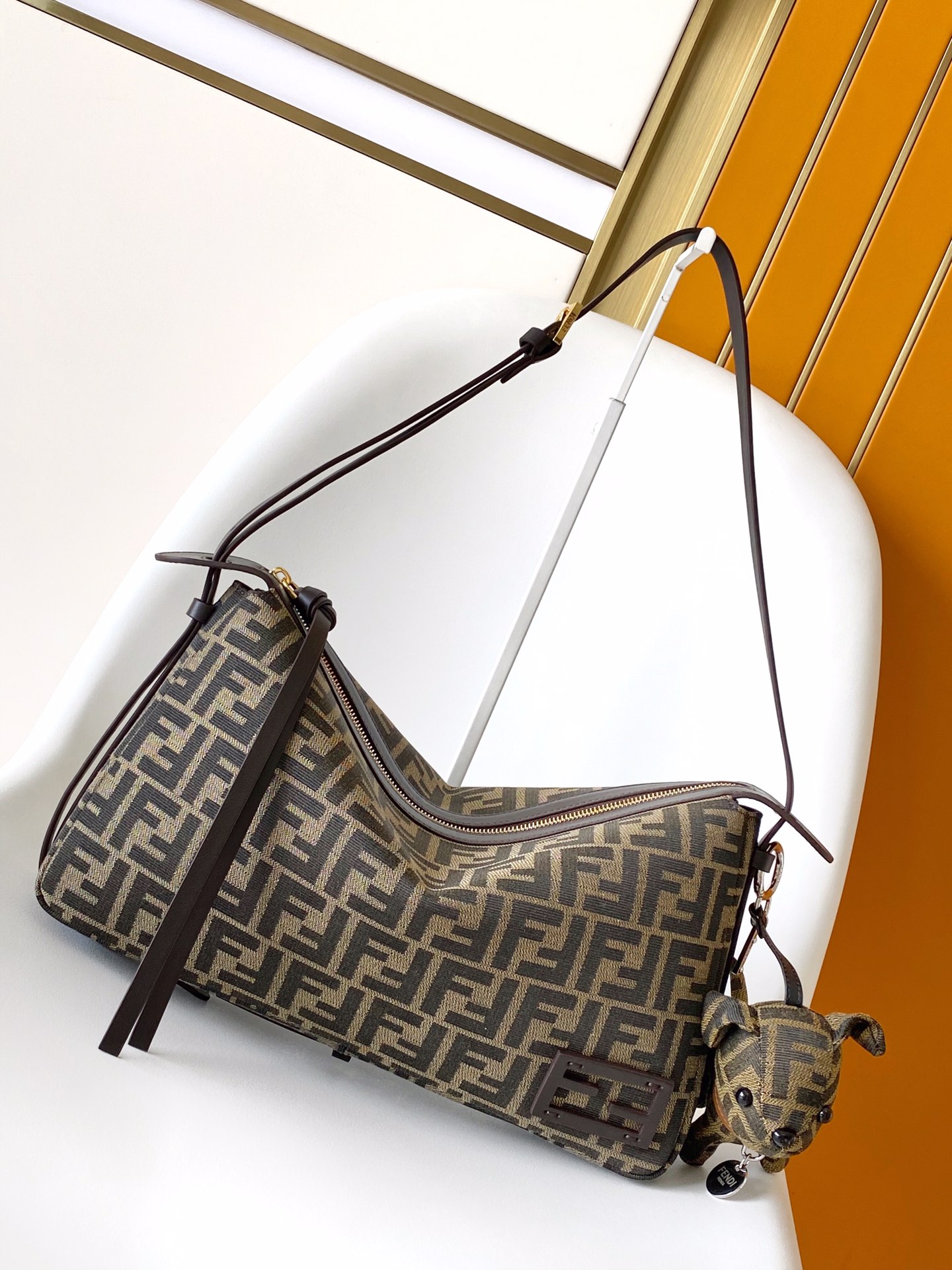 TOP FENDI Simply Fendi Shoulder Bag 34.5×4.5x20CM - Brown