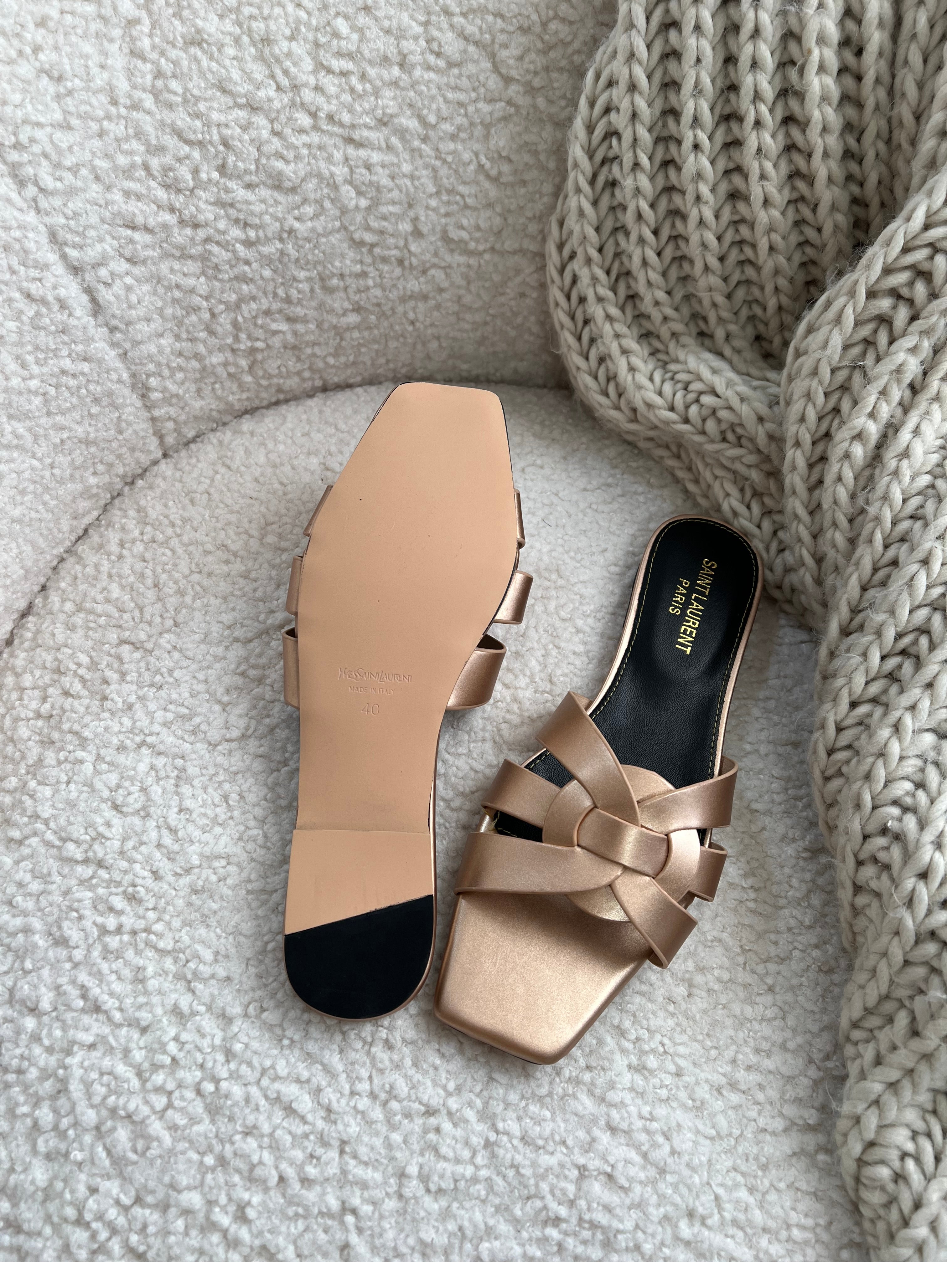 TOP Yves Saint Laurent YSL Flat Sandals - Gold