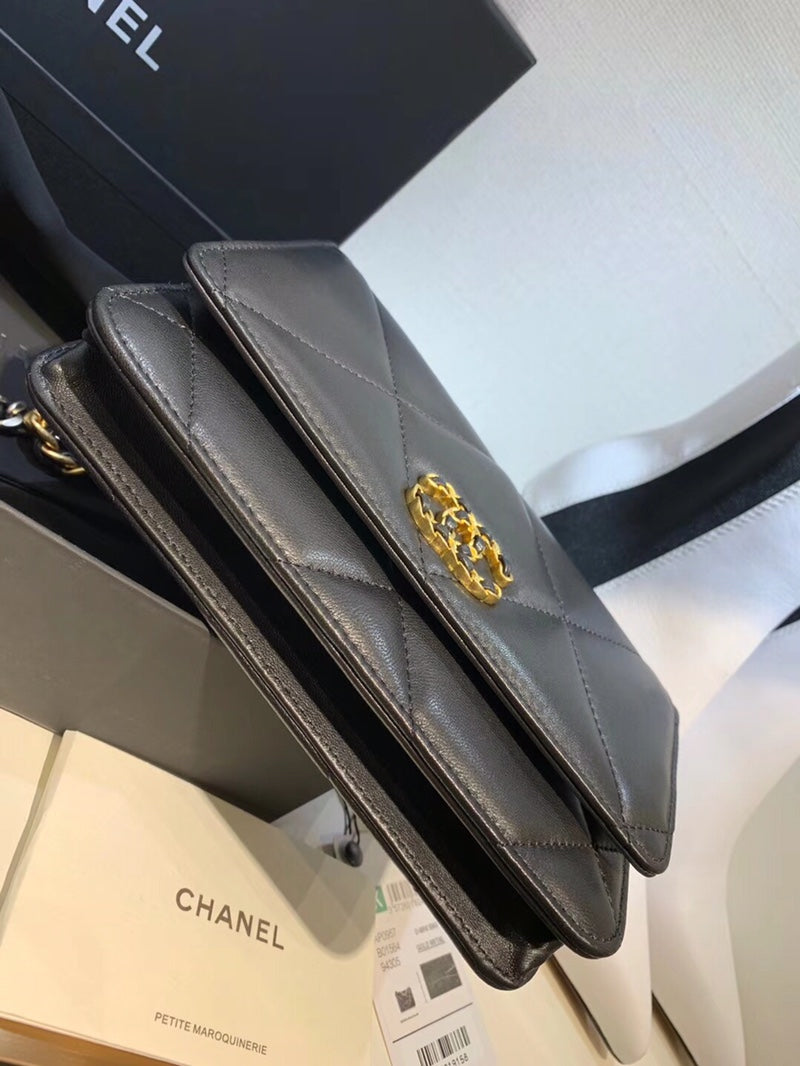 TOP CHANEL 19 WOC Bag - Black
