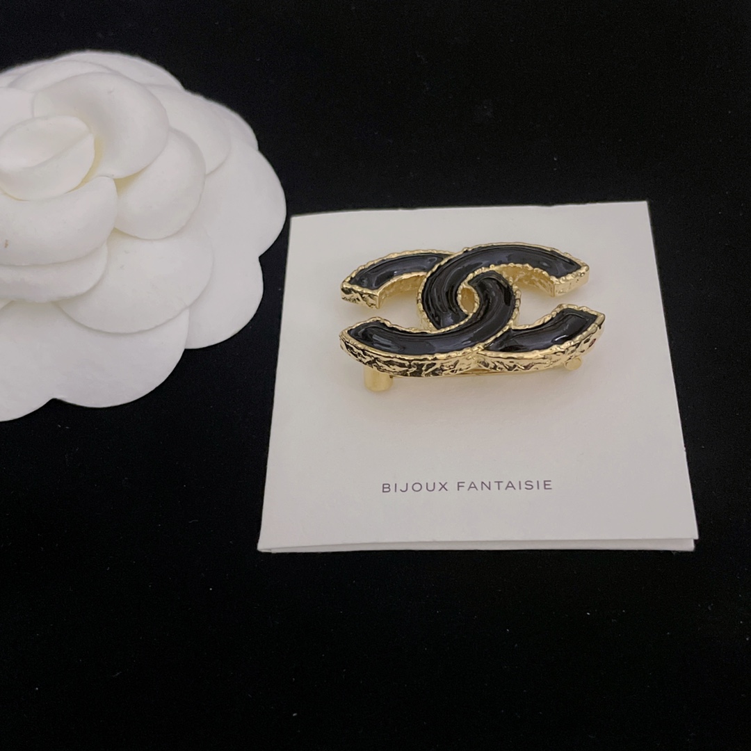 TOP CHANEL Double C Classic Brooch - Black