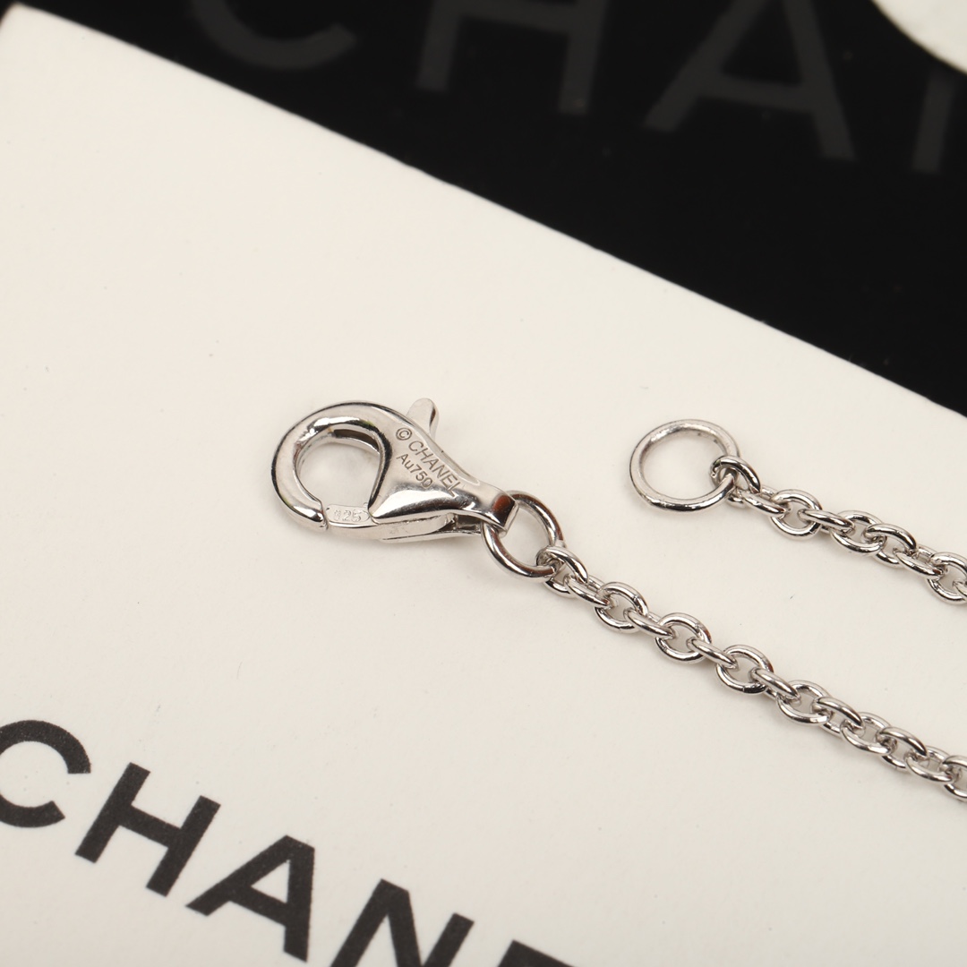 TOP CHANEL Camellia Necklace