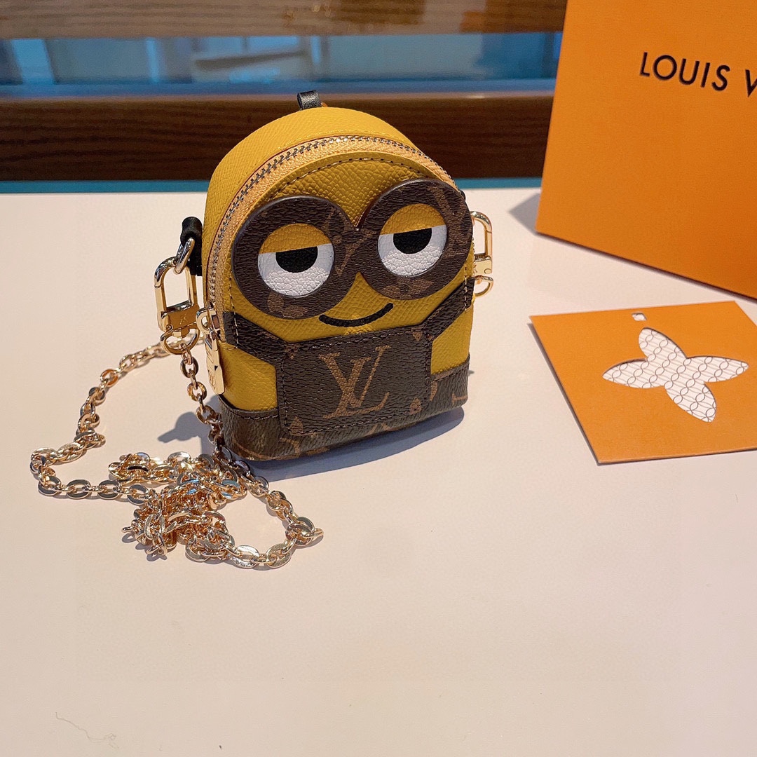 TOP Louis Vuitton LV Little Yellow Chain Chain Messenger Small Bag - 2 Colors