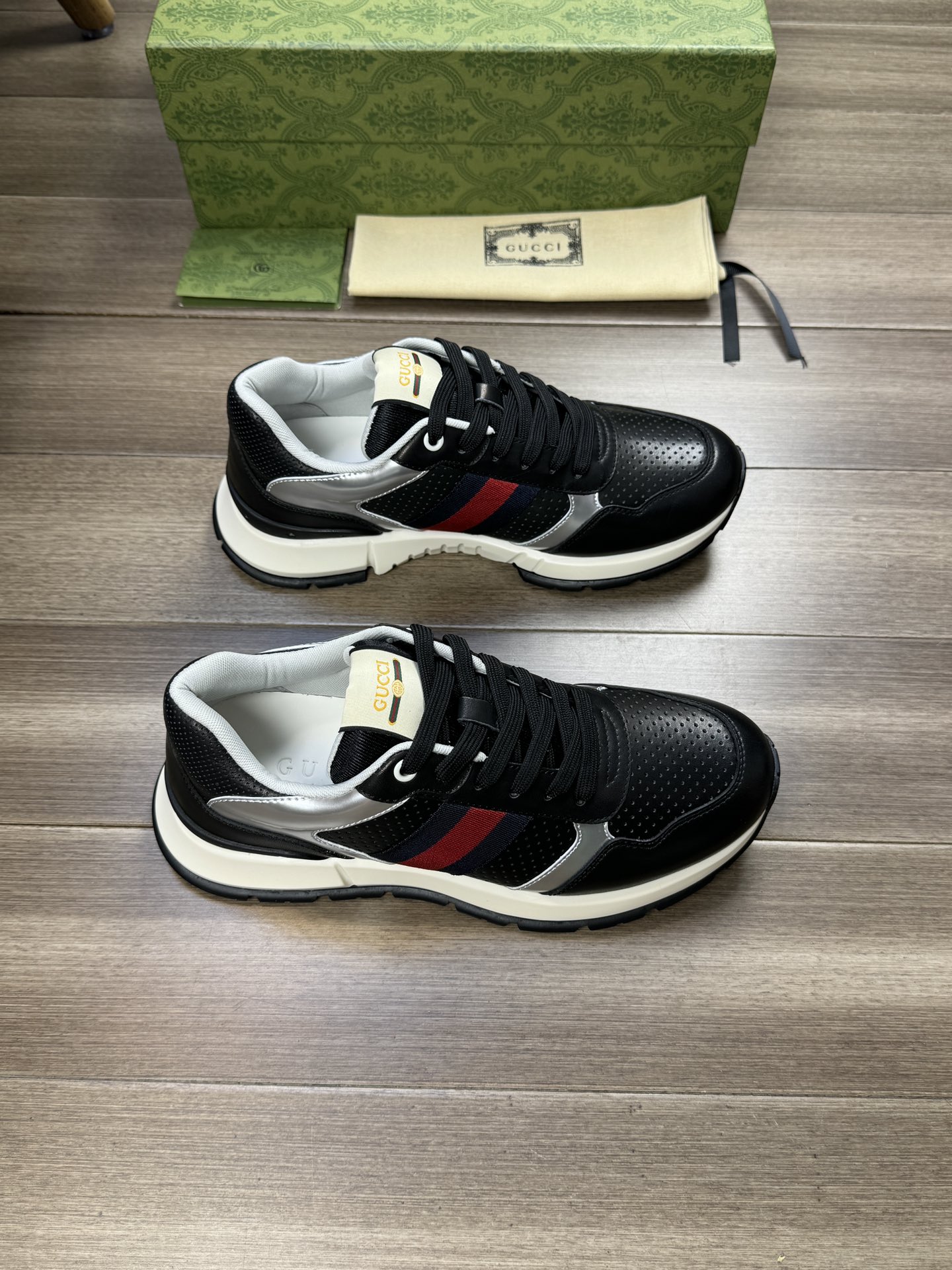 TOP GUCCI Men's SNEAKER-Black
