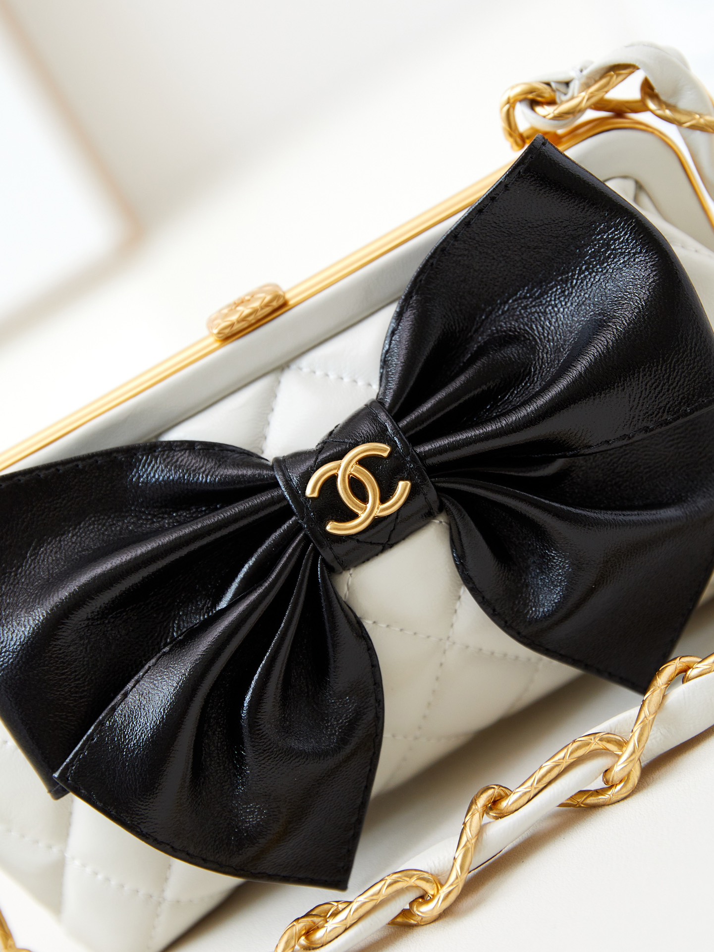 TOP CHANEL Bow Frog Clip Bag 14x21x5cm - 4 Color