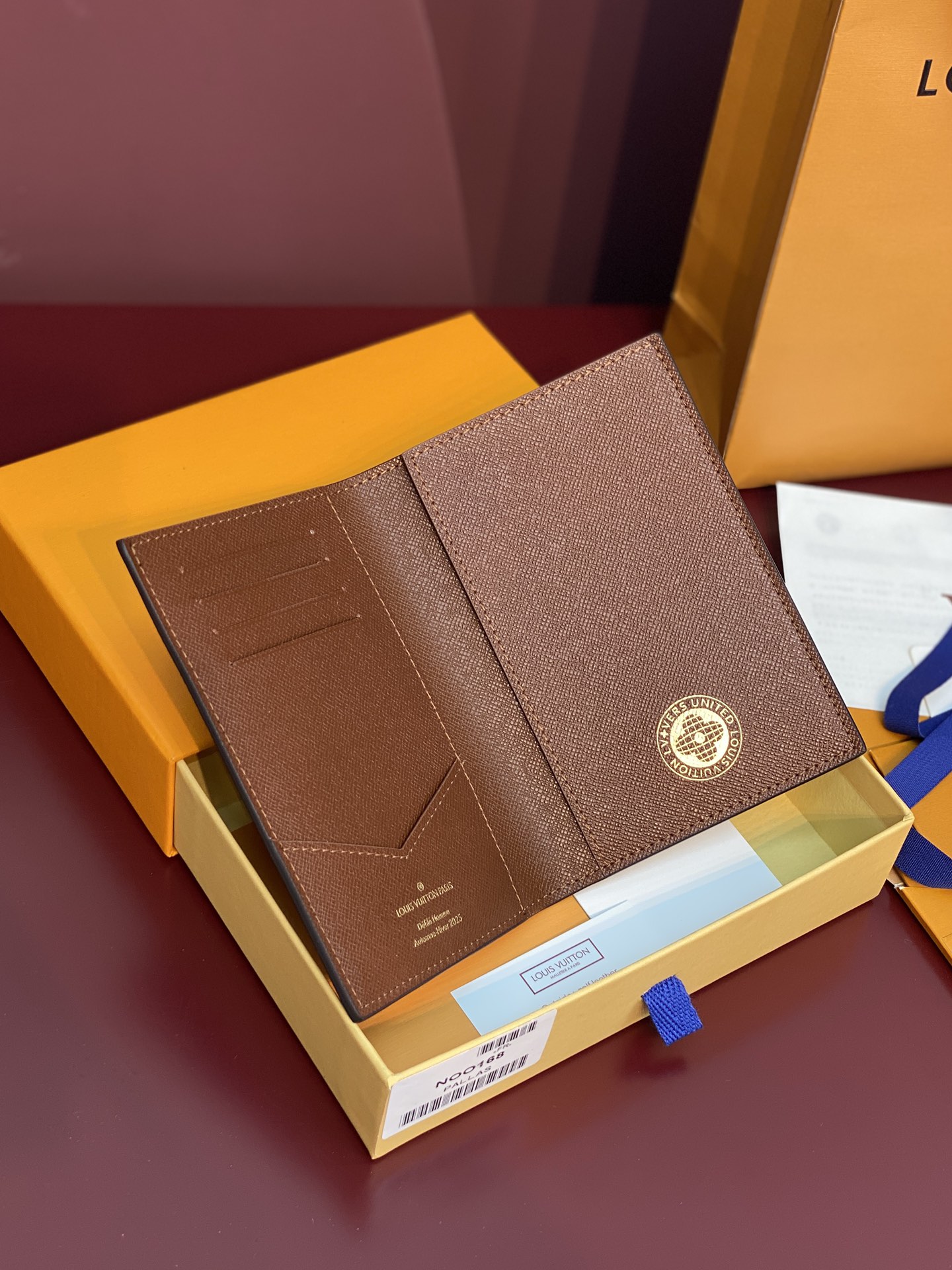 TOP Louis Vuitton LV Passport Holder Damier Heritage Coated Canvas 14x2.5x10cm - Brown