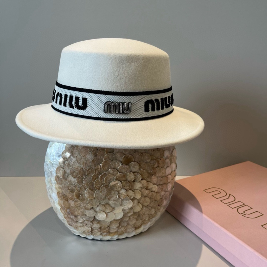 TOP Miu Miu Wool Hat - White