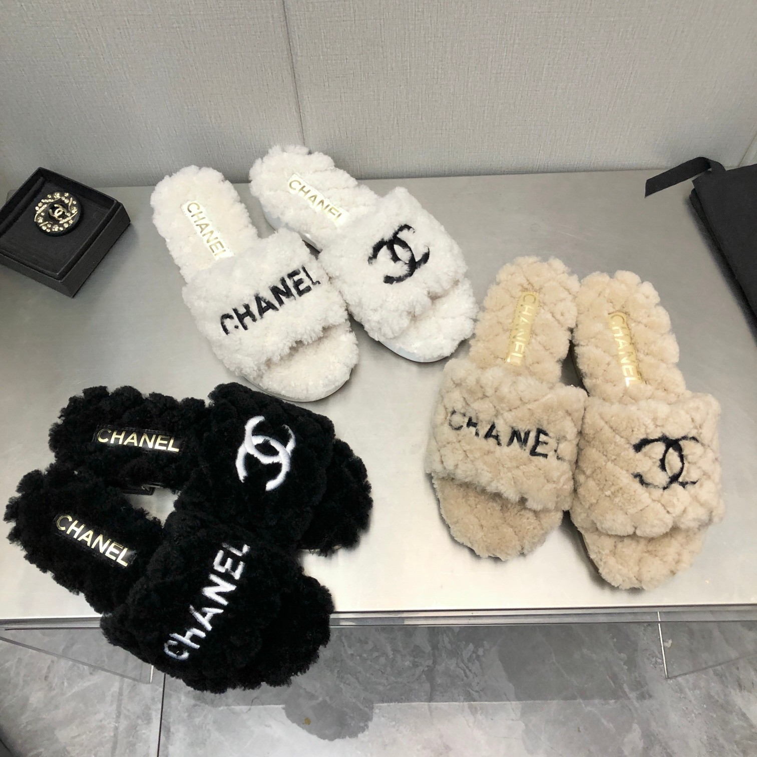 TOP CHANEL High - Quality Real Fur Slippers - Three Colors