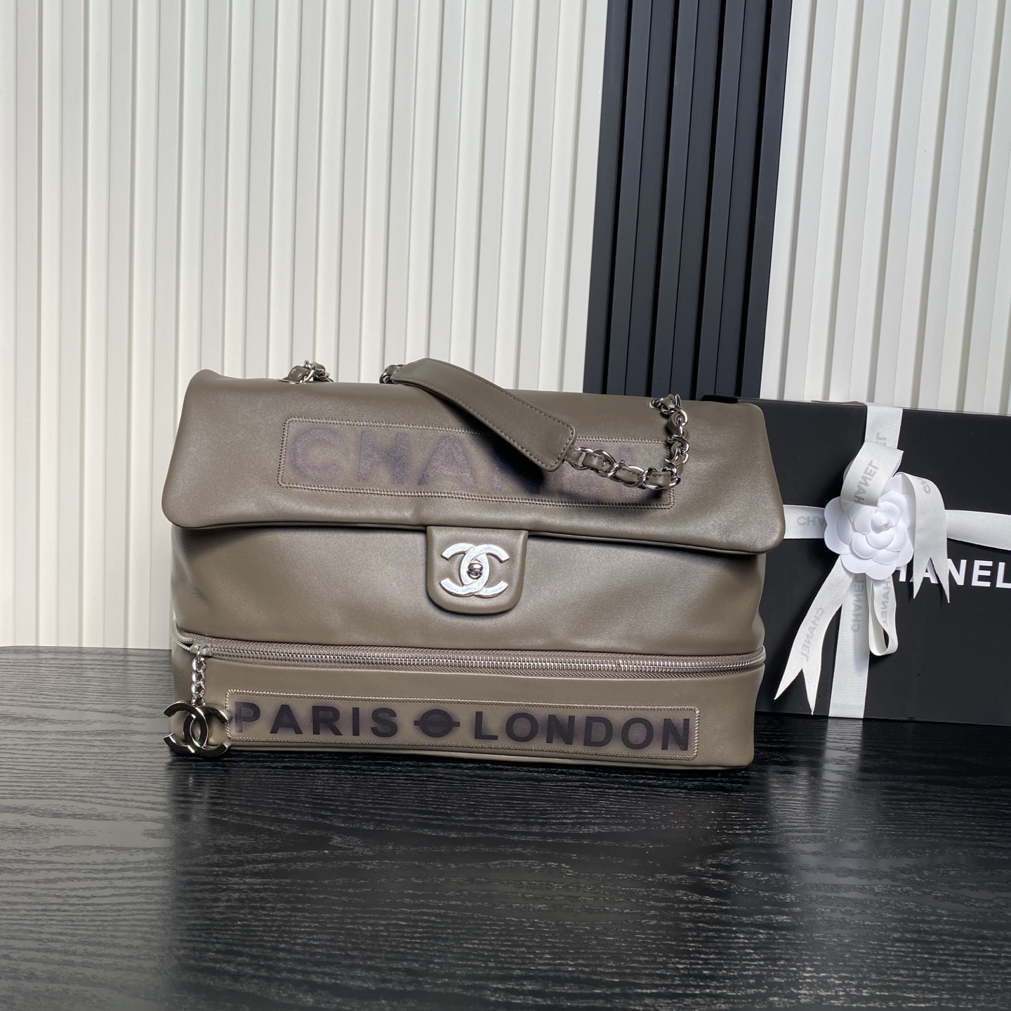 TOP CHANEL Vintage Paris Graffiti Expansion Series Airport Bag 36X24X12cm- 4 Colors