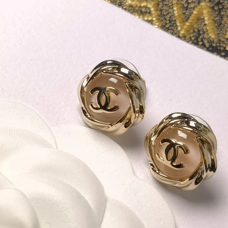 TOP CHANEL Rose Quartz Alphabet Round Earrings