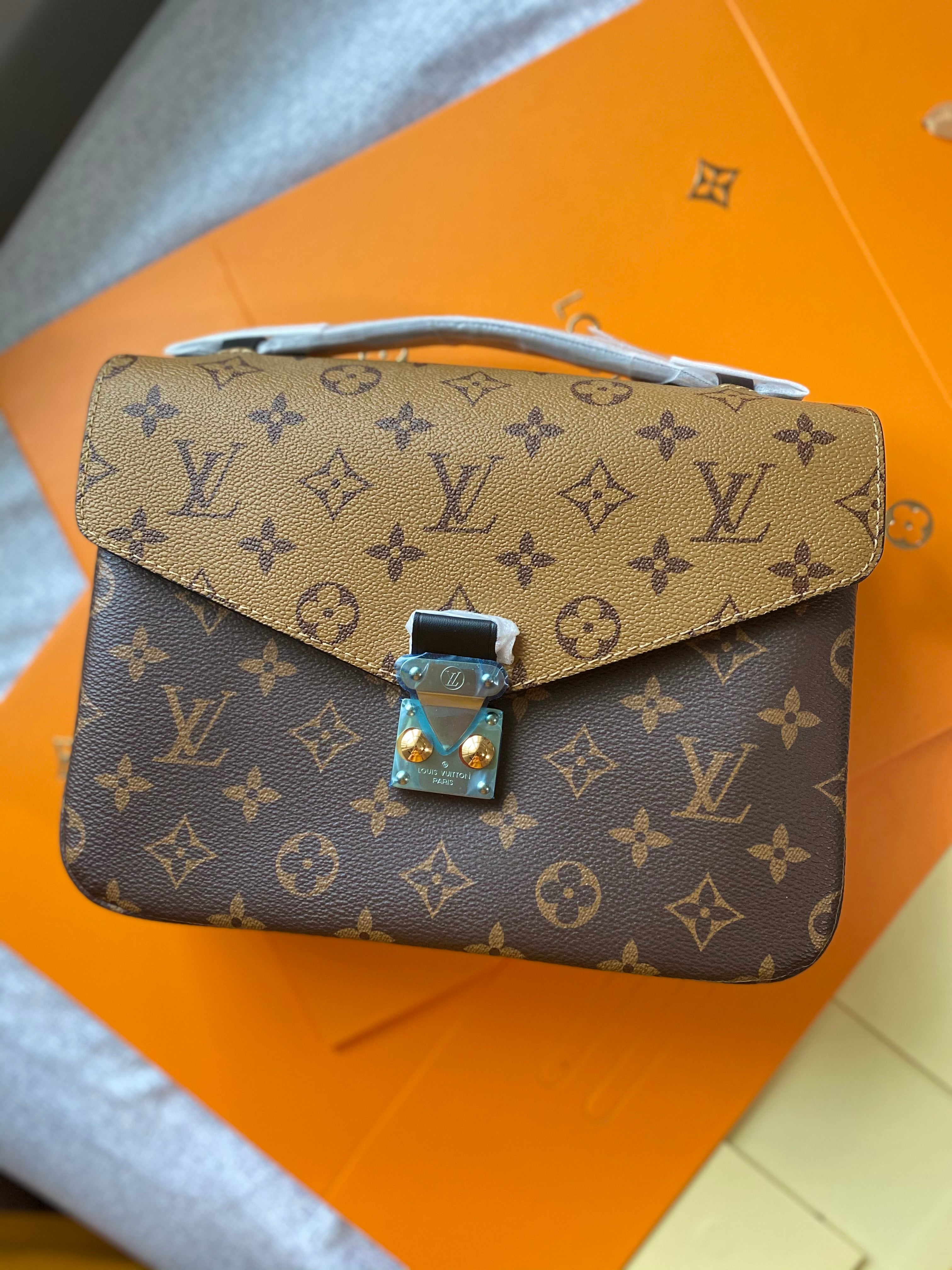 TOP Louis Vuitton LV Pochette Metis Reverse Monogram Canvas Bag 25X19X7cm