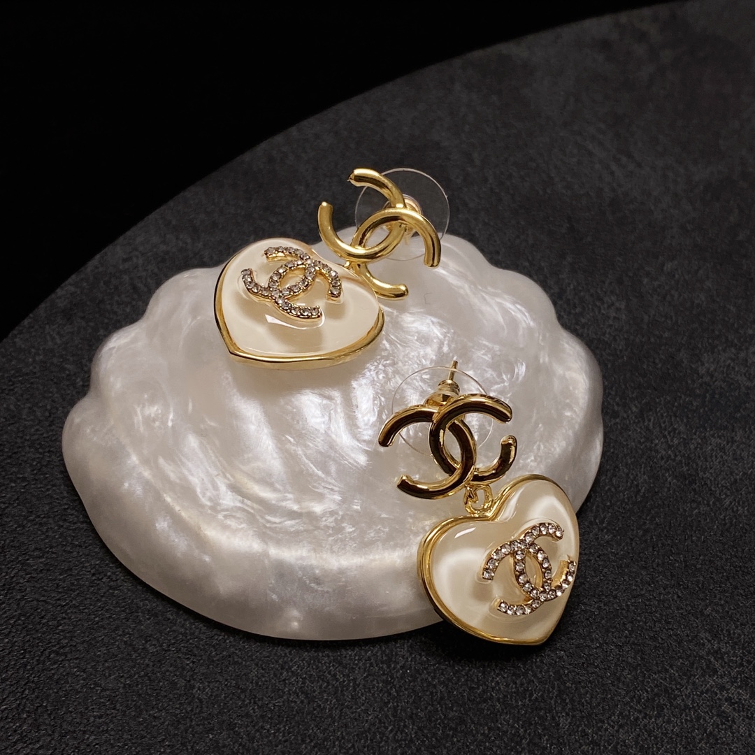 TOP CHANEL Double C Heart Earrings