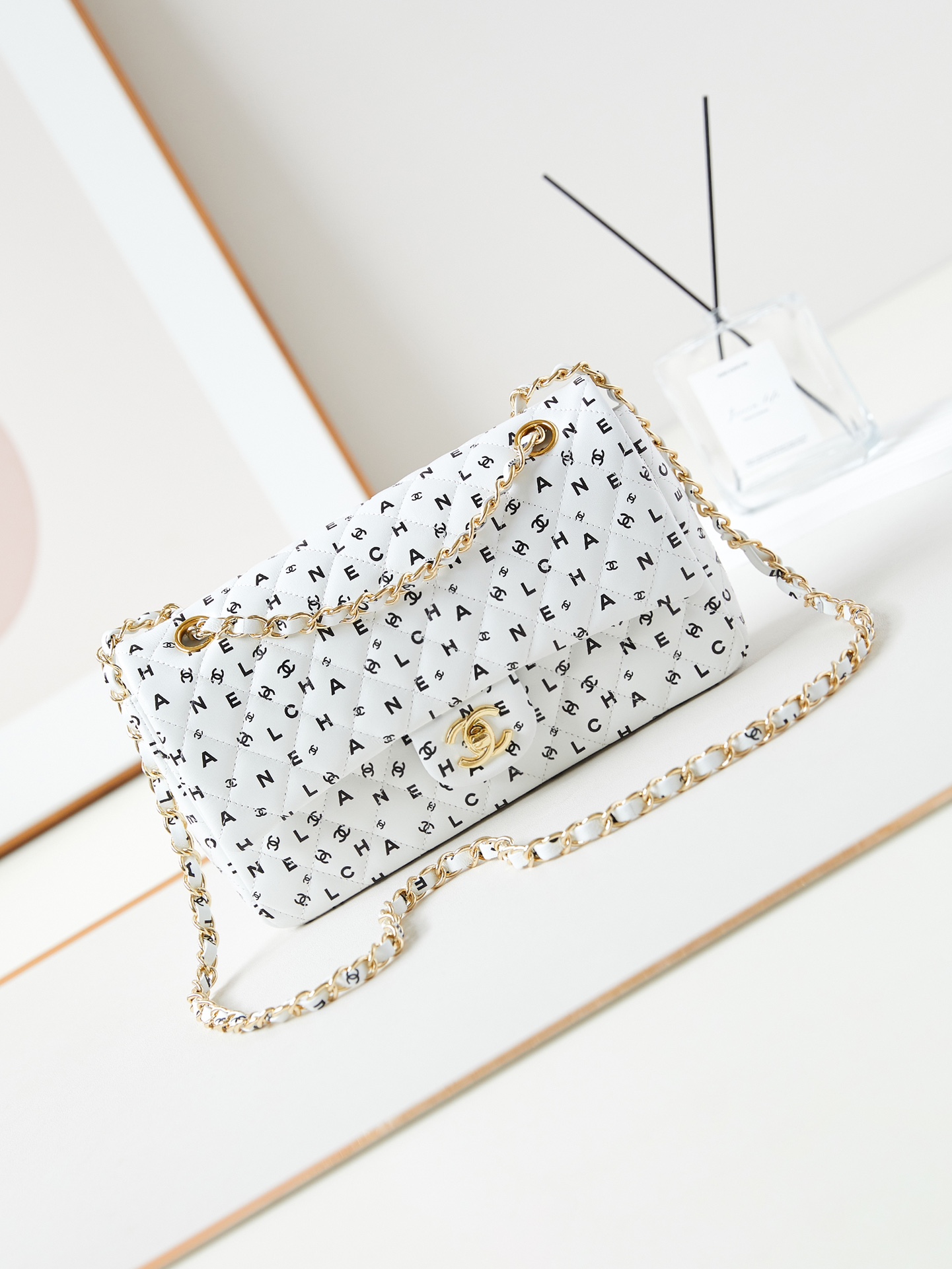 TOP CHANEL Black and White Letter Print Flap Bag 12x20x6cm/15.5x25.5x6.5cm - White
