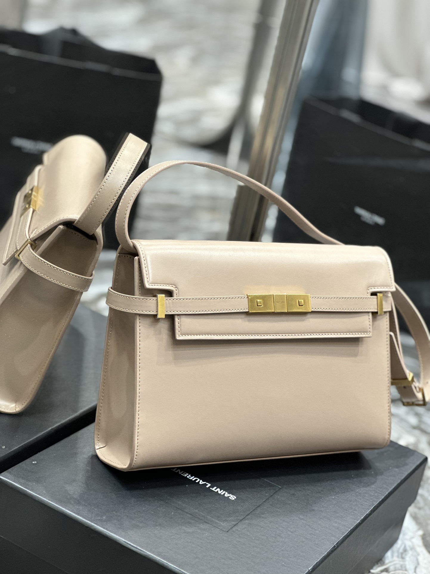 TOP Yves Saint Laurent YSL Manhattan Flip Top Baguette  Bag - Bean paste Color