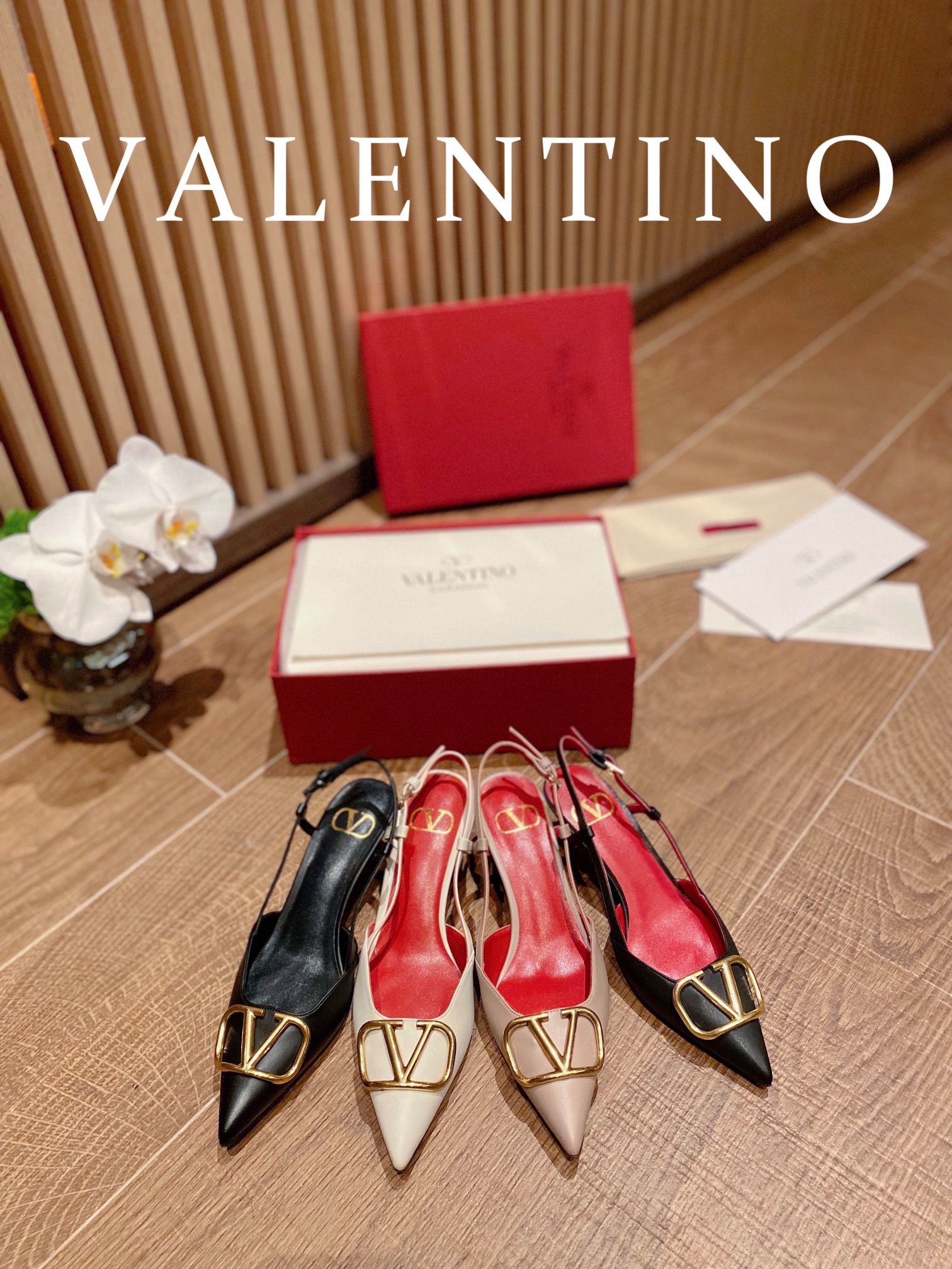TOP VALENTINO Middle/High-heeled Pumps with Gold Logo - 4 Color