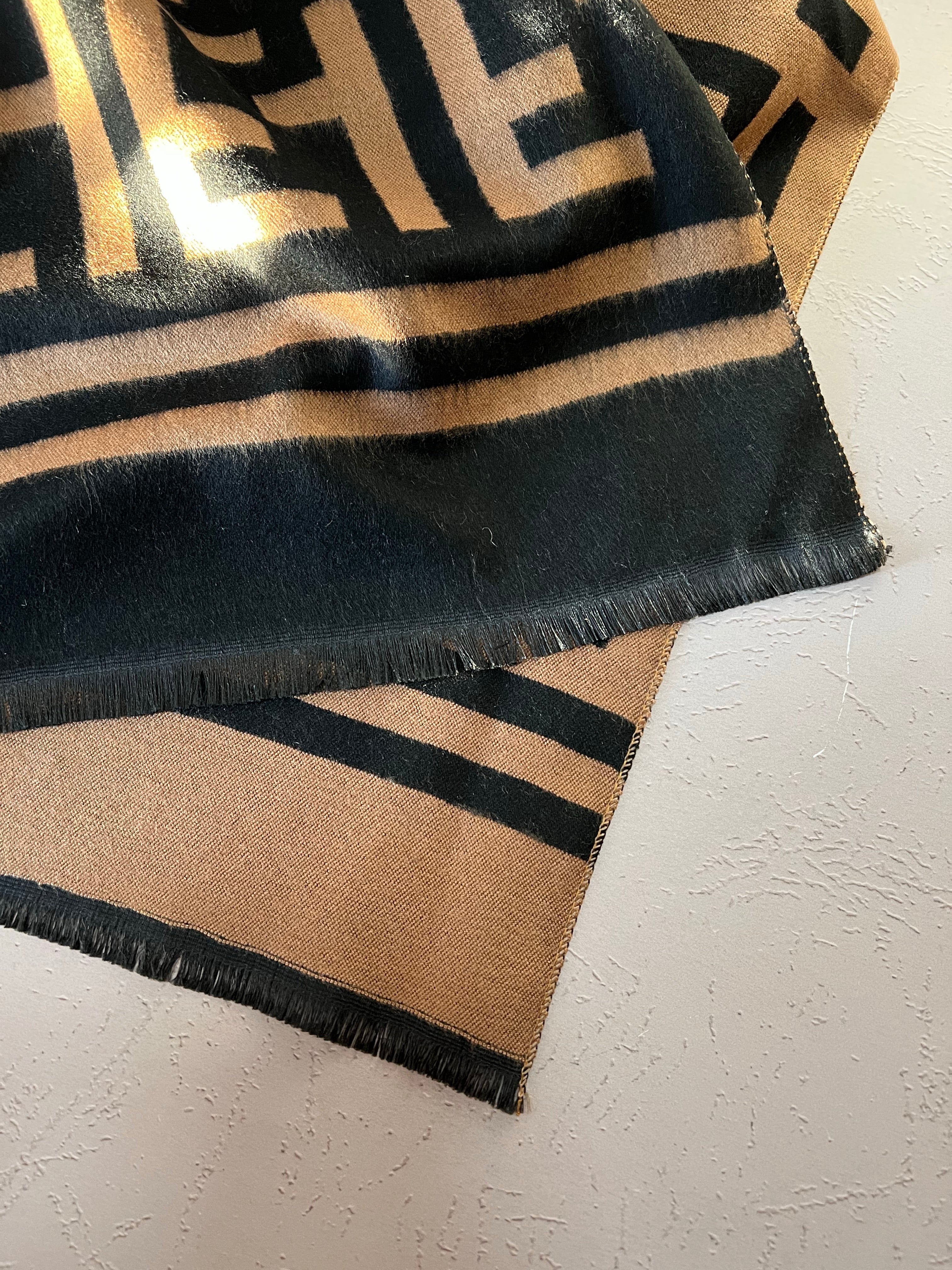 TOP FENDI Wool Monogram Rectangle Scarf