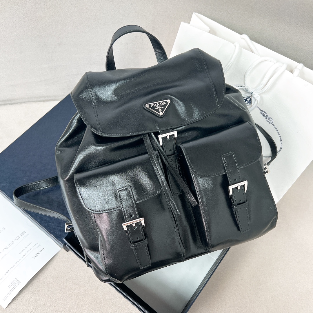 TOP PRADA Backpack Oil Wax Skin 30x32x15cm - Black