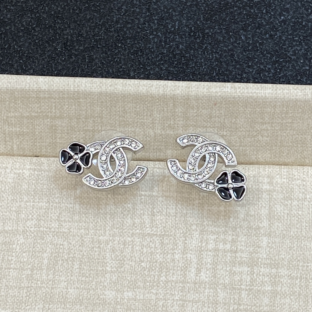 TOP CHANEL Earrings- 2 Colors