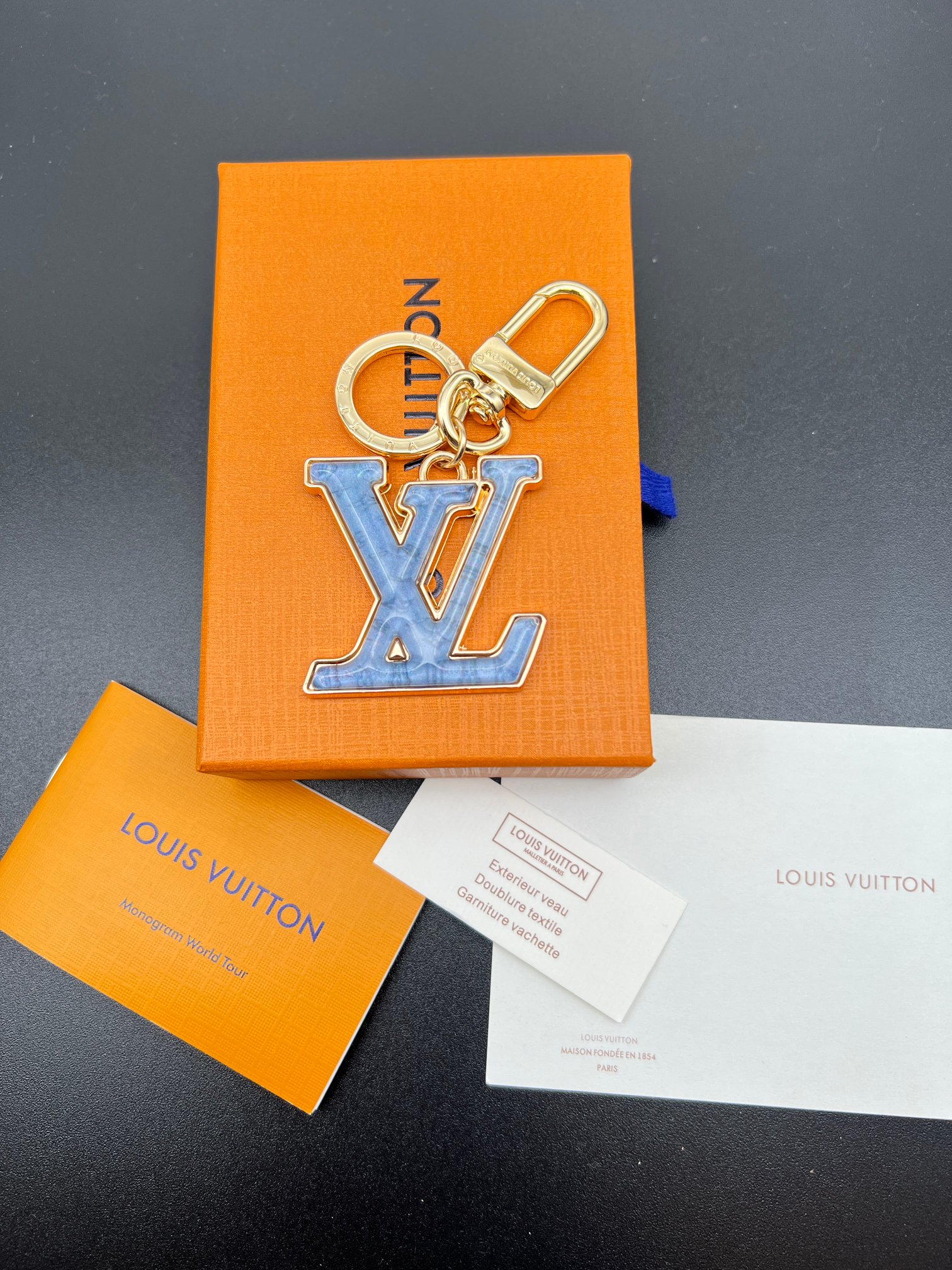 TOP Louis Vuitton LV Keychain - 2 Colors