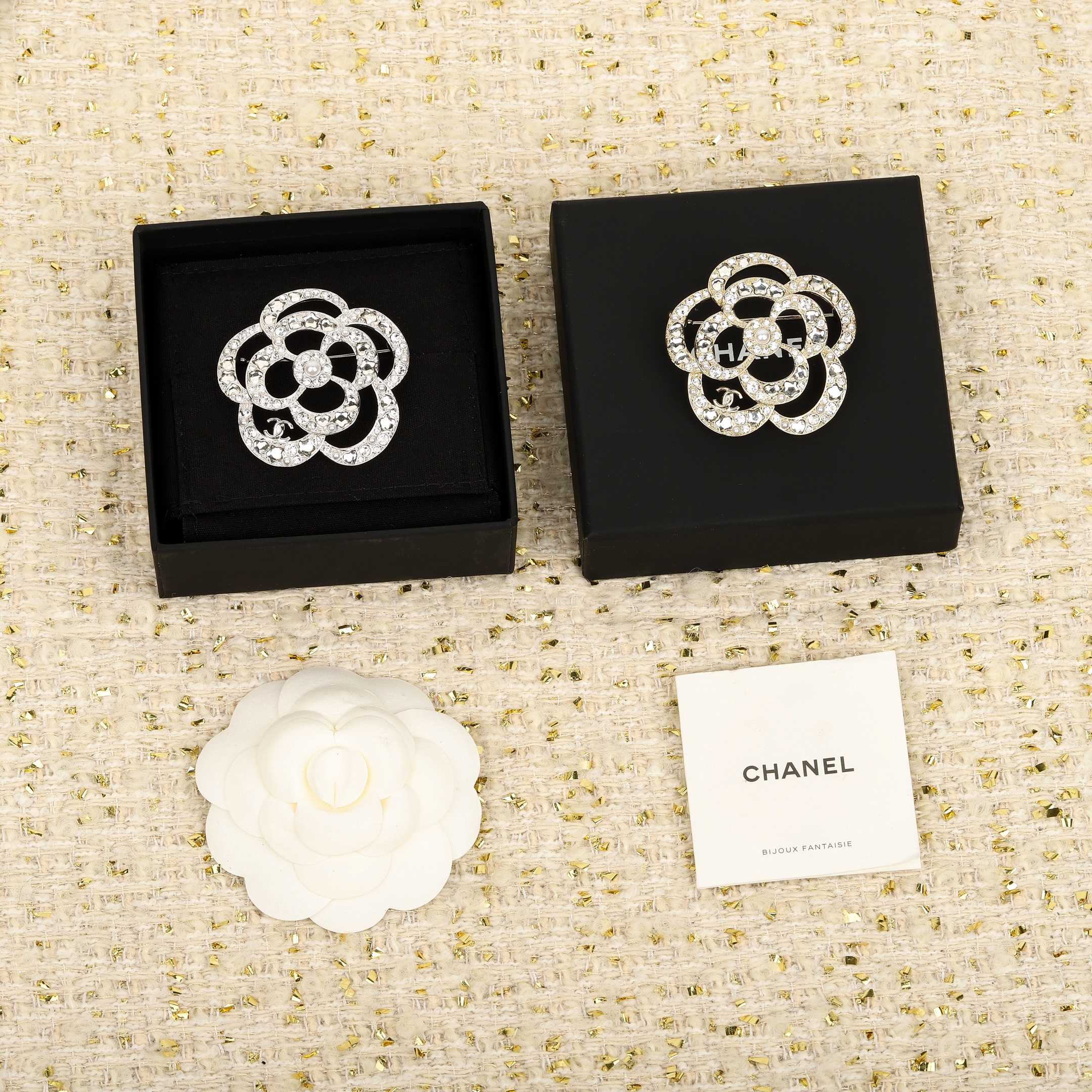 TOP CHANEL Brooch - 2 Colors