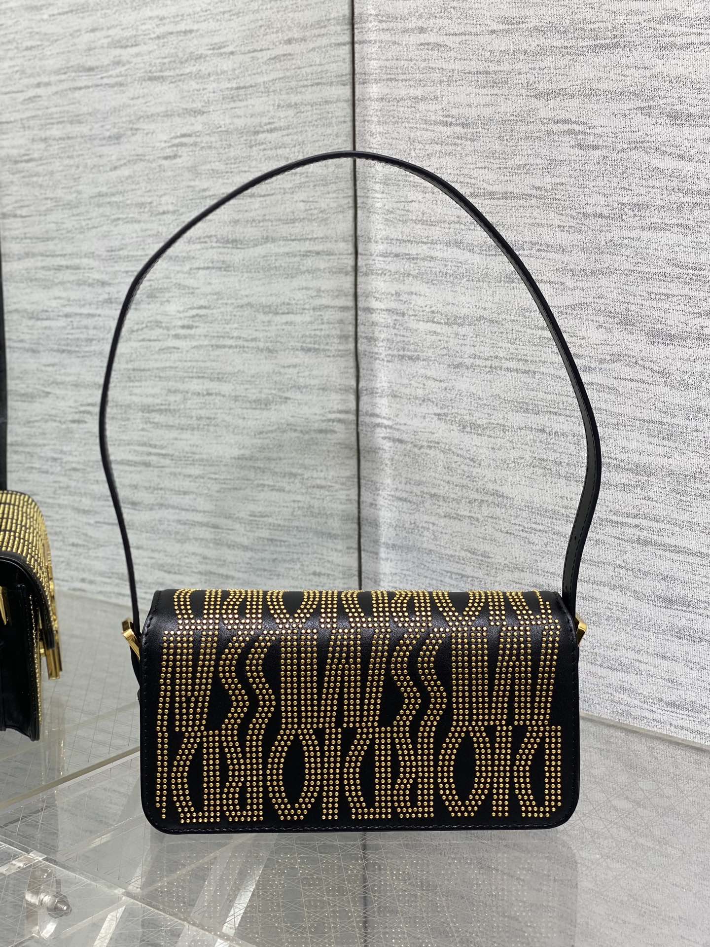 TOP Christian Dior Miss Dior Flap Bag 22 x 11 x 6cm - Black and Gold