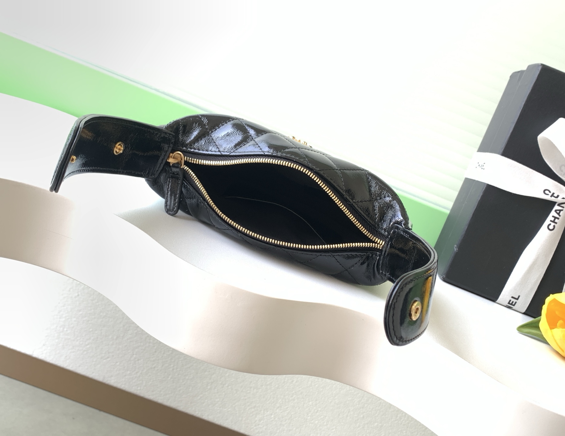 TOP CHANEL Round Hobo Pouch Bag 11x19x8cm - Black