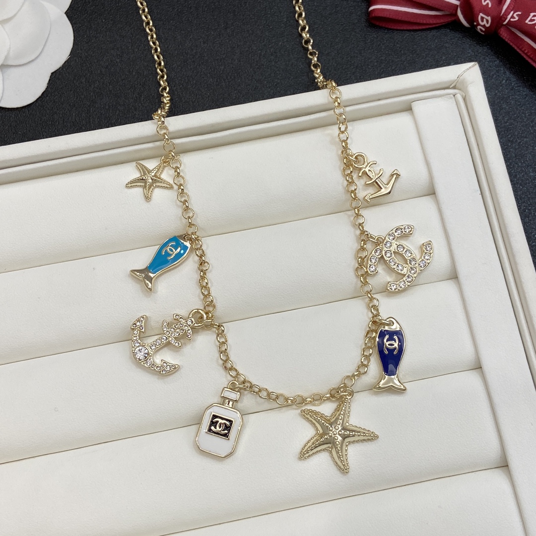 TOP CHANEL  Necklace - Gold