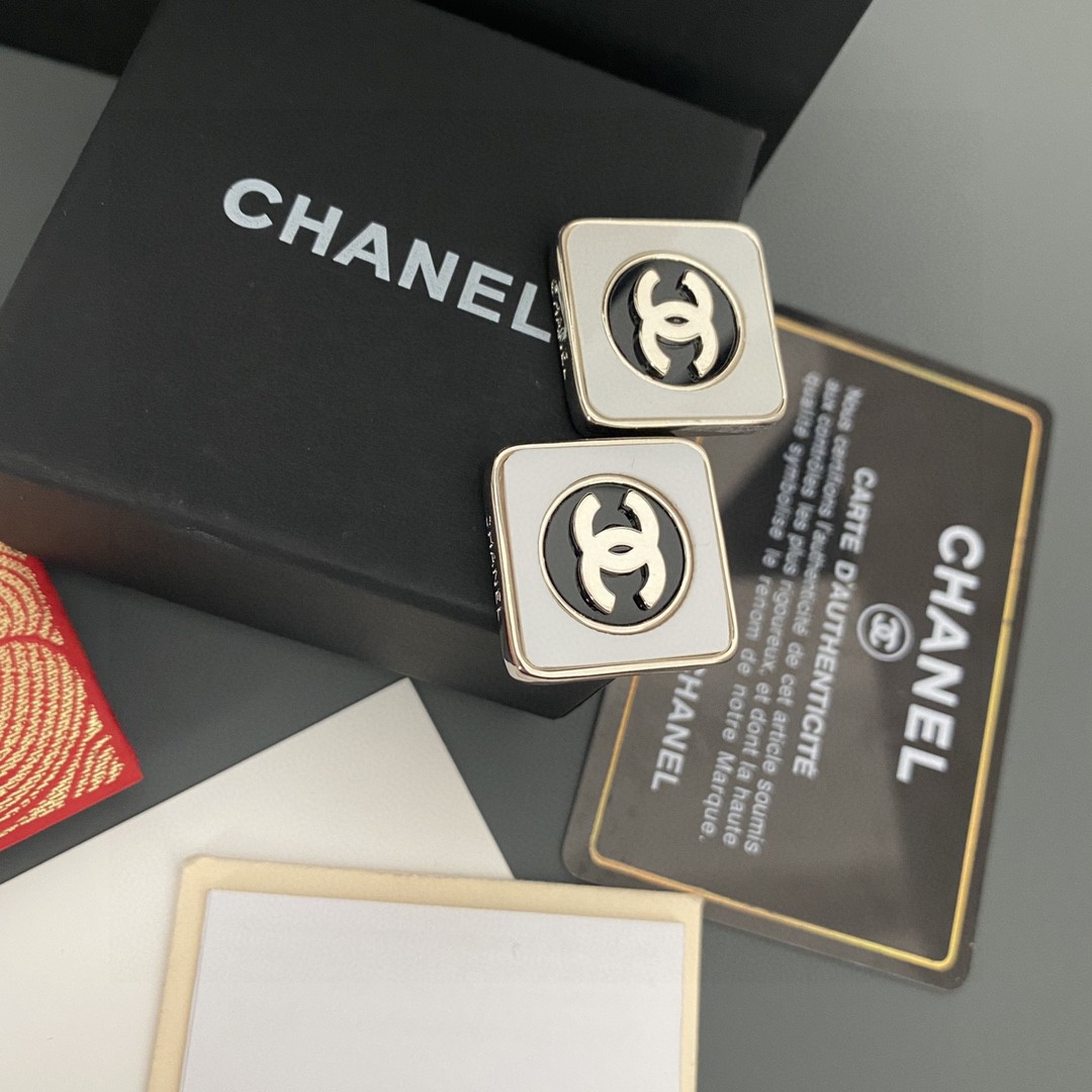 TOP CHANEL Double C Square Earrings
