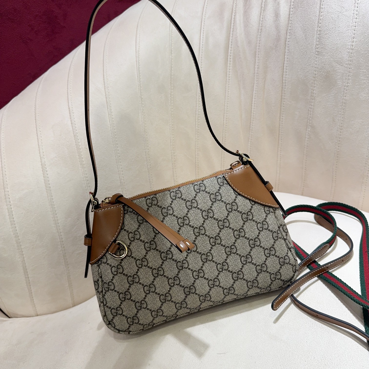TOP GUCCI GG Emblem Small Shoulder Bag 24.5X16X6 cm - GHW