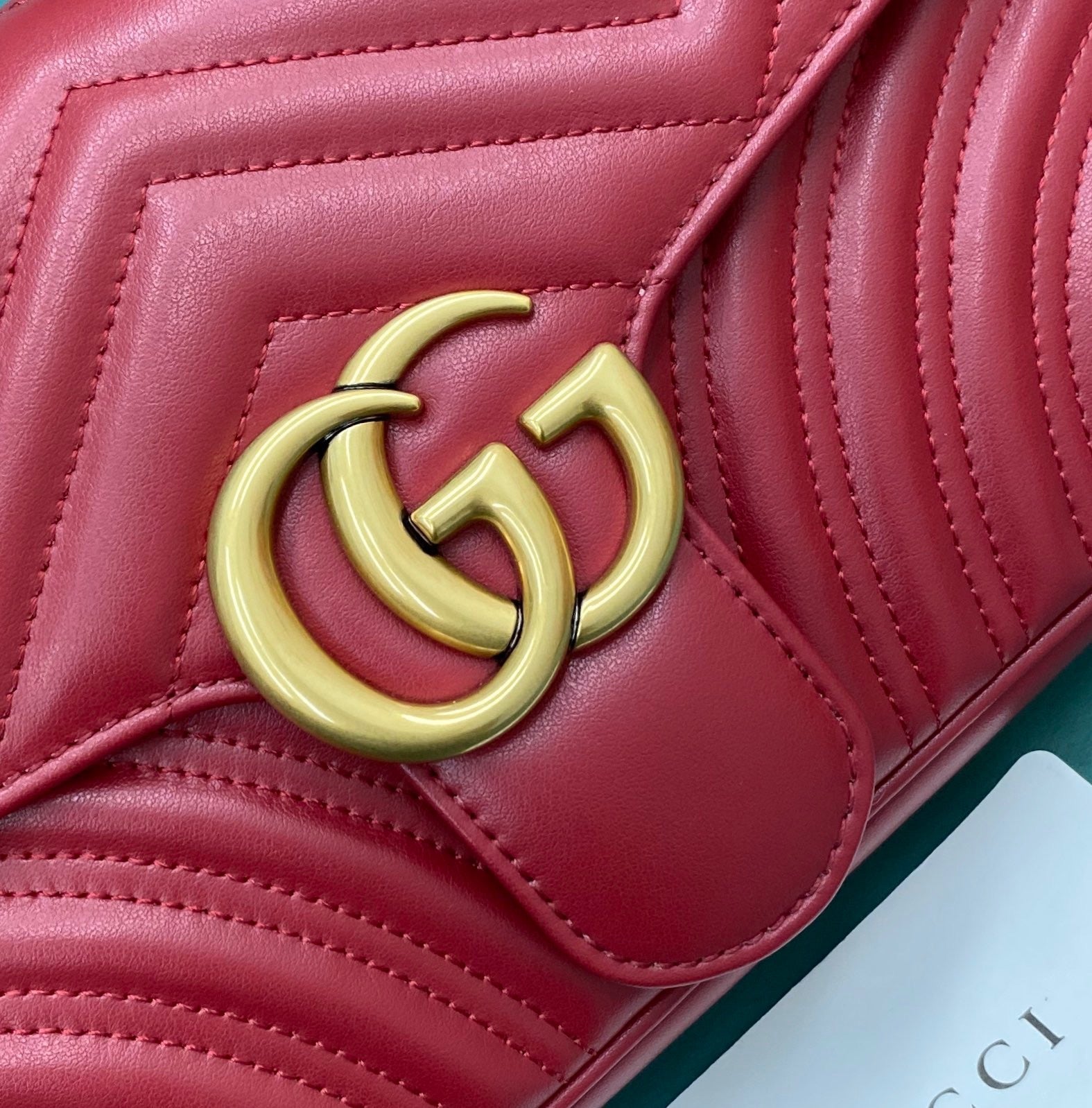 TOP GUCCI GG Marmont Bag Matelasse Shoulder Small 26cm - Red