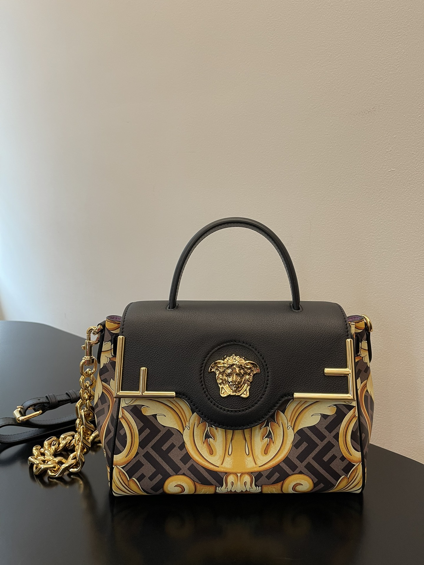TOP FENDI Versace Fendi Co branded Handbag 25x15x22cm - Gold&GHW