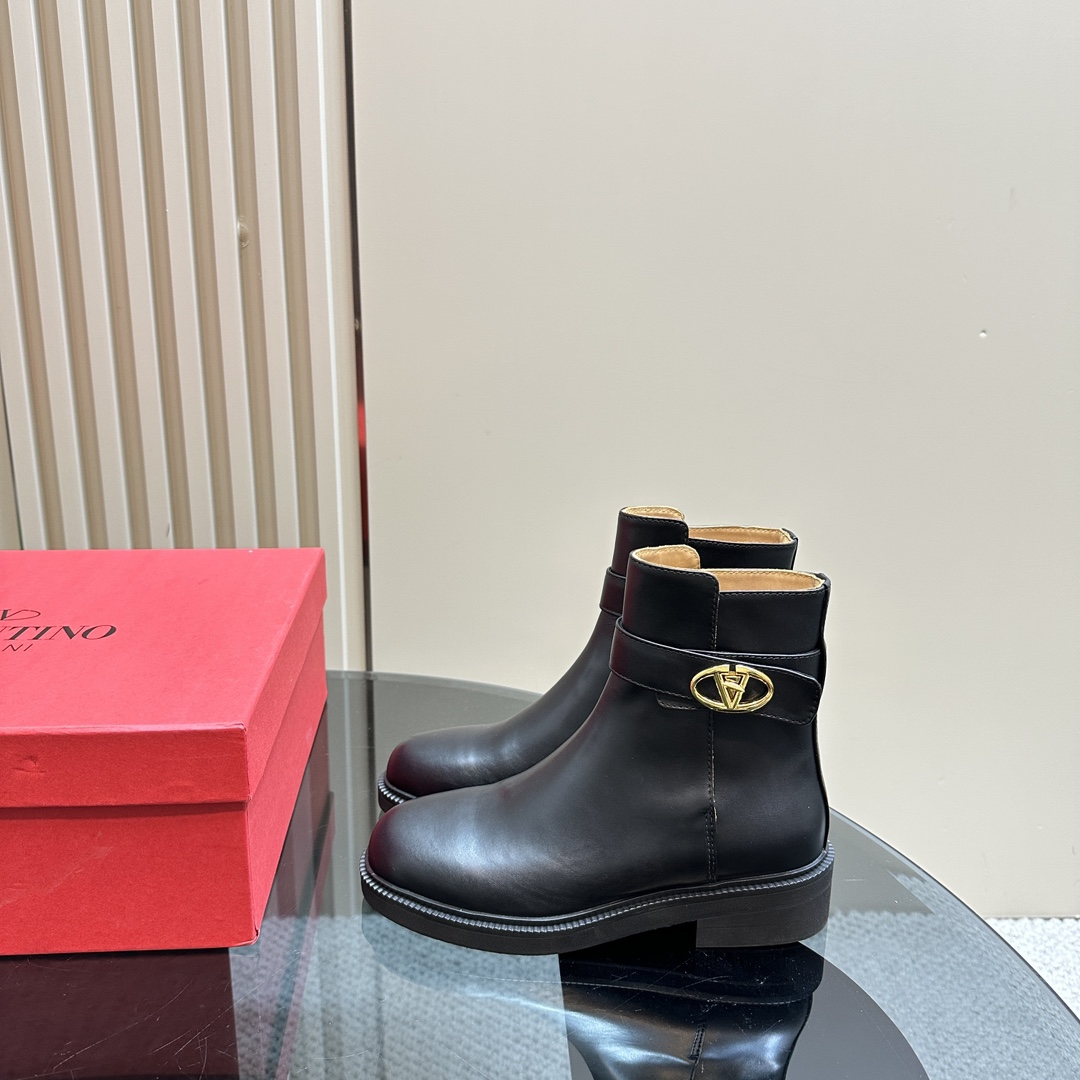TOP VALENTINO Versatile Ankle Boots - Black