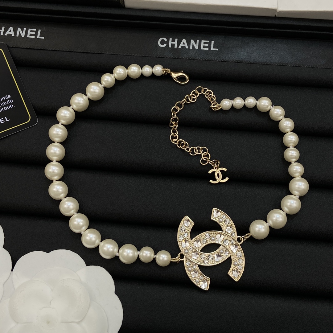 TOP CHANEL CC Pearl Necklace - Gold