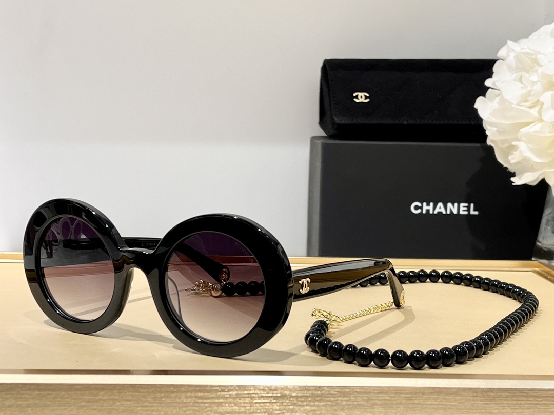 TOP CHANEL Exclusive Chain Hole Notch Buckle Sunglasses