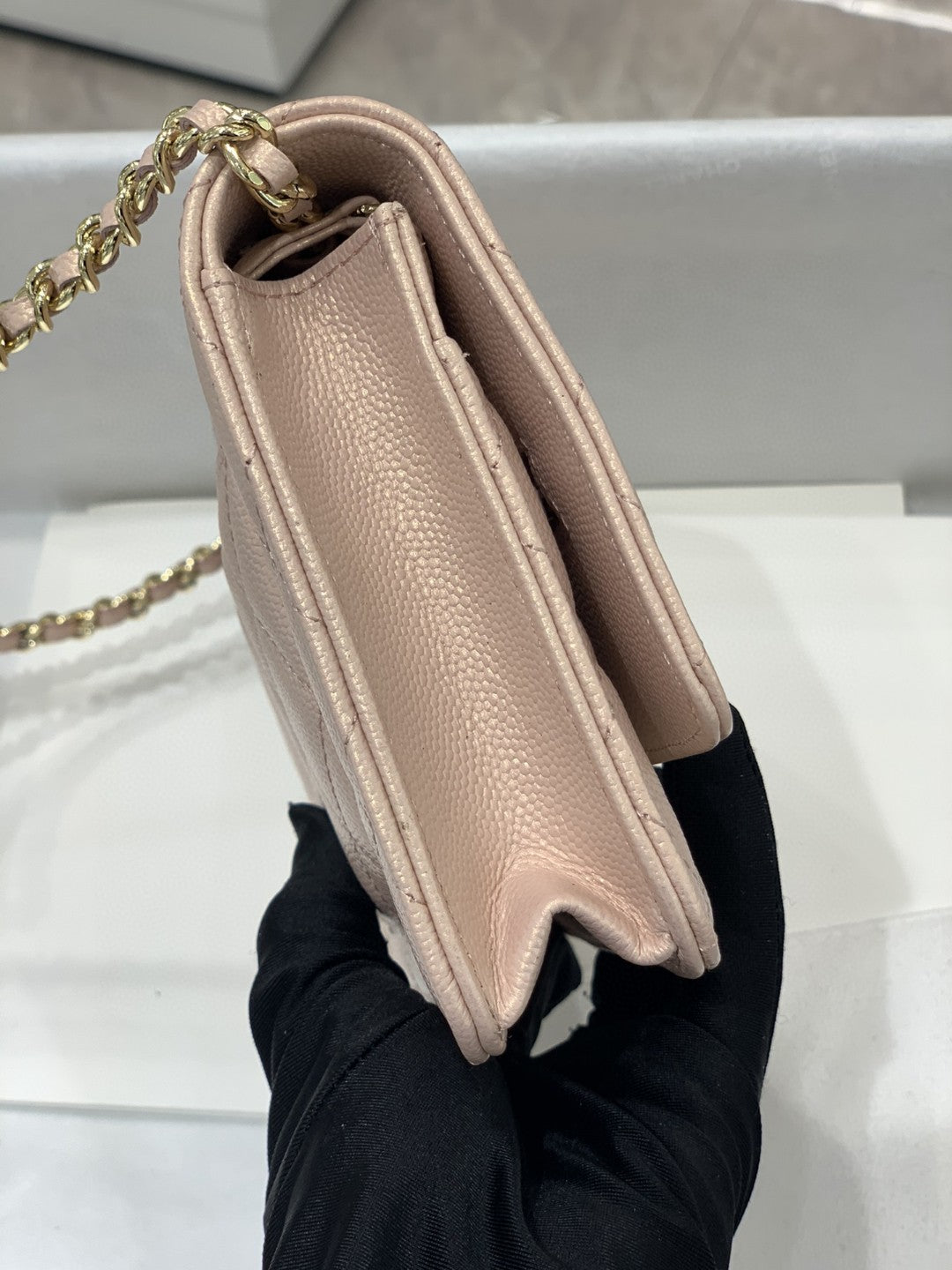 TOP CHANEL WOC Pearl Logo- Iridescent Pink
