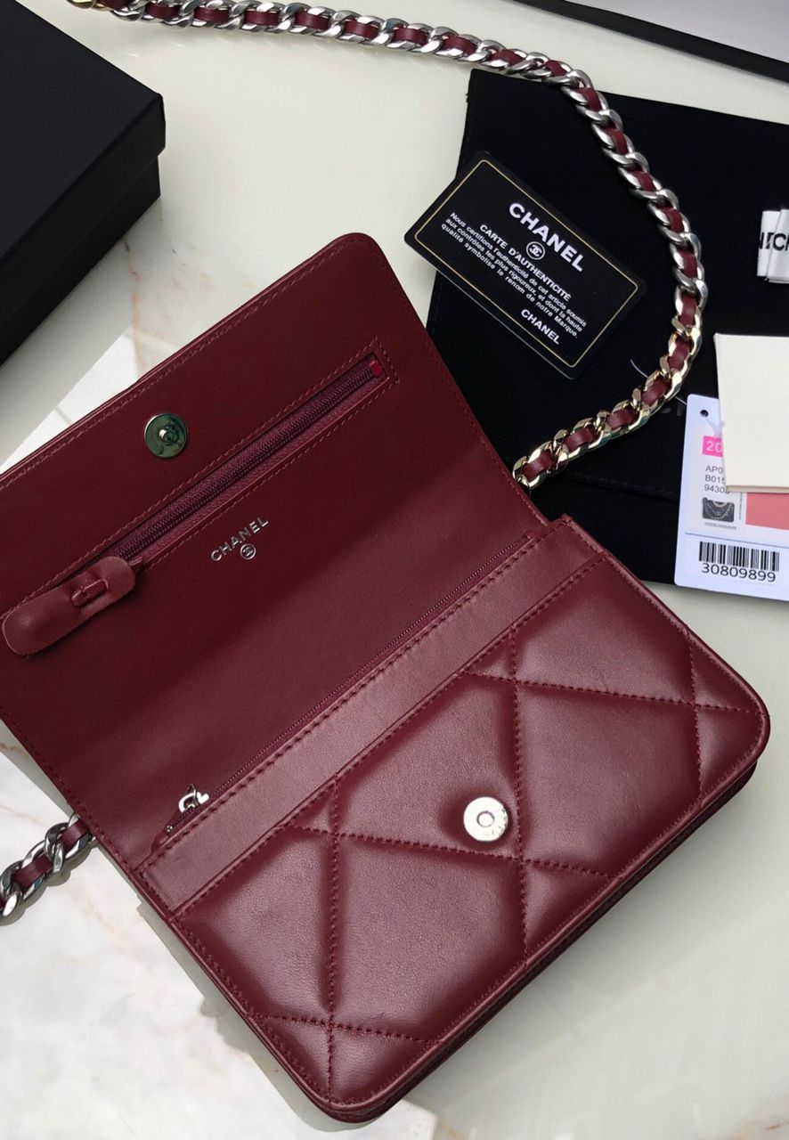 TOP CHANEL 19 WOC Bag Quilted - Burgundy & SHW