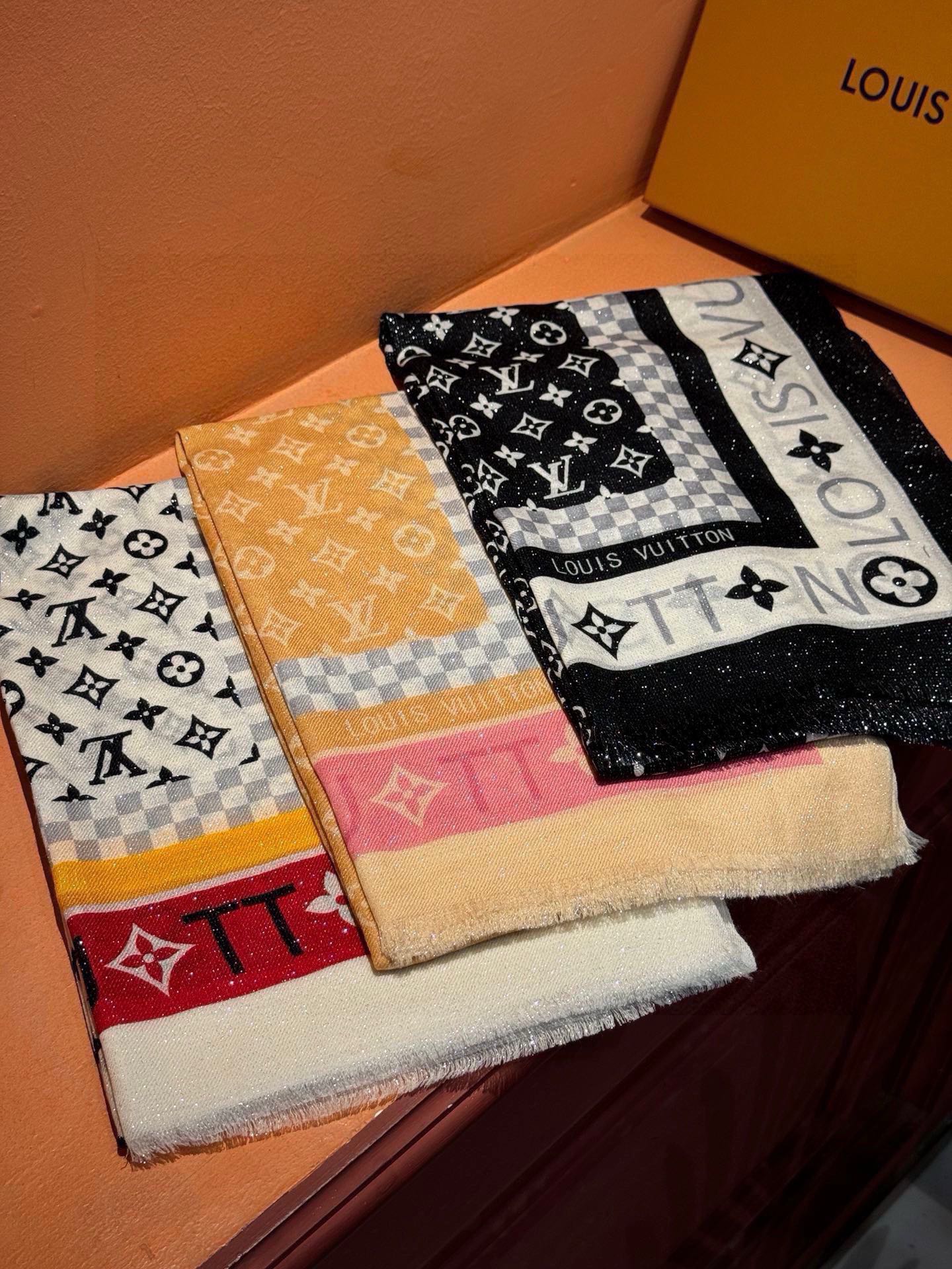 TOP Louis Vuitton LV Monogram Scarf 115 x 200cm - 3 Color