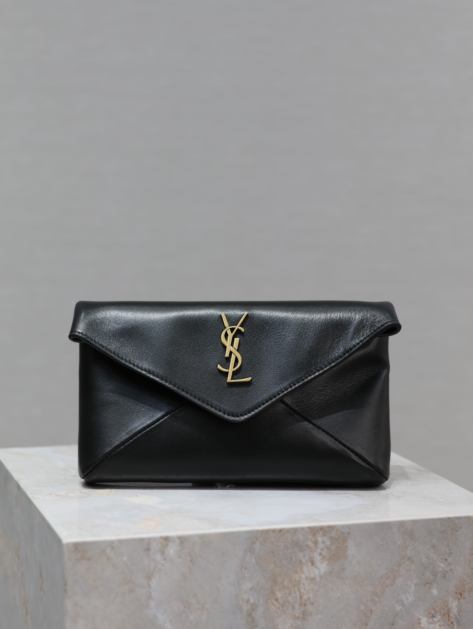 TOP Yves Saint Laurent YSL Le Envelope Clutch 21.4×14×4cm - Black