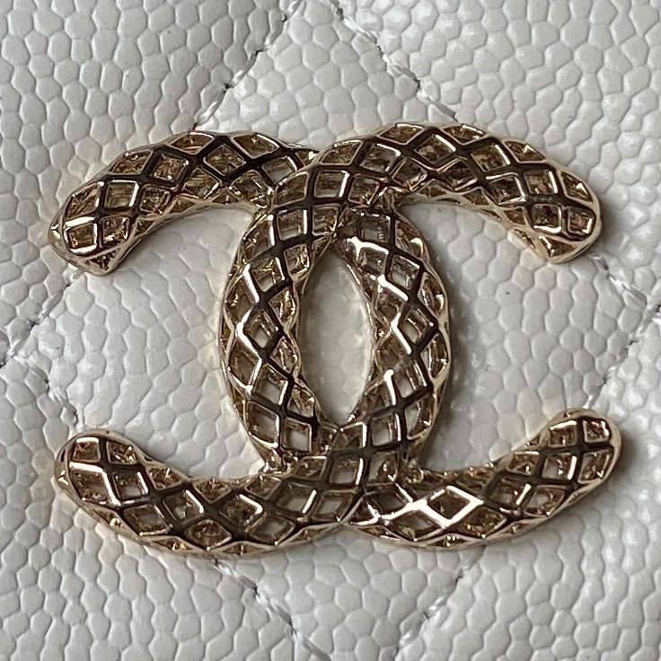 TOP CHANEL WOC Bag Lychee Leather 19 cm - White