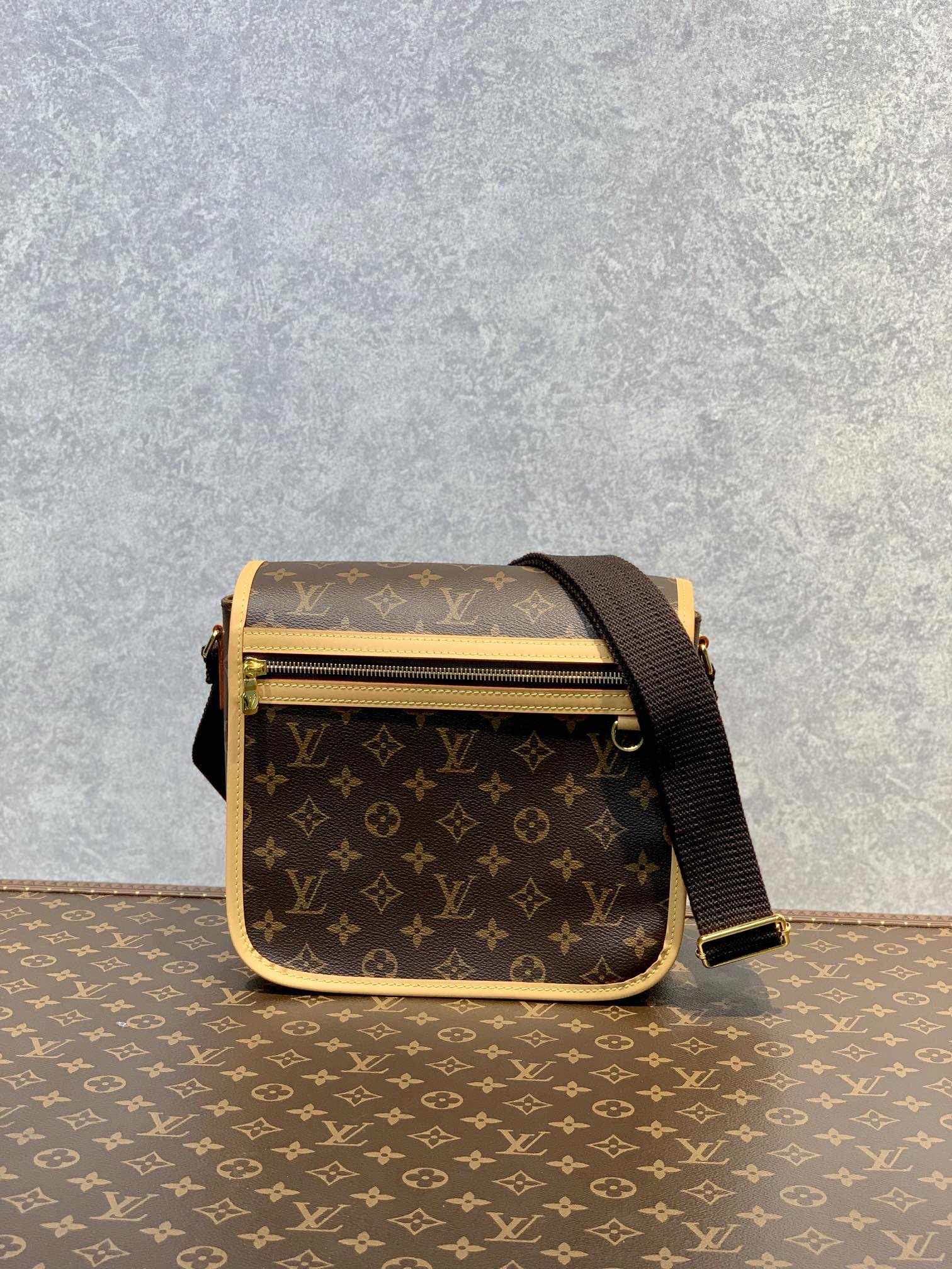 TOP Louis Vuitton LV L*V Messenger Boss Fall PM Cross Body Shoulder Bag