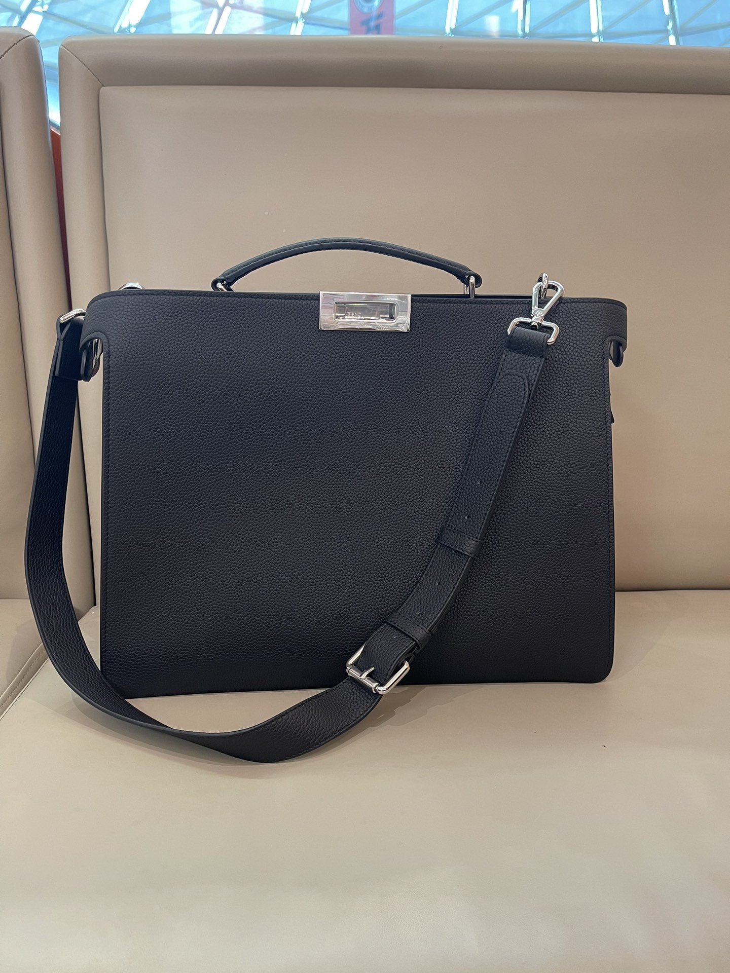 TOP FENDI Peekaboo Large Cowhide Bag 38x29x12cm - Black