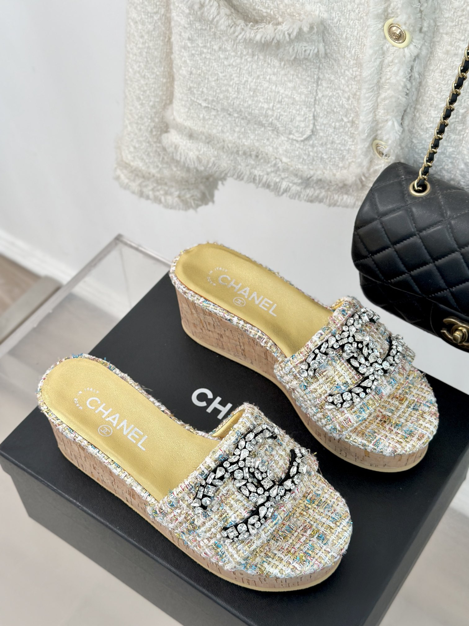 TOP CHANEL CC Thick Sole Slides - 8 Color
