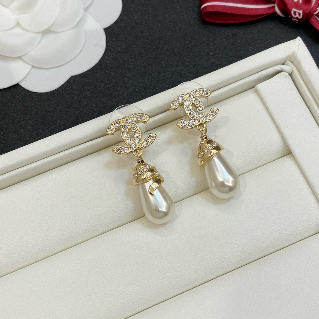 TOP CHANEL Earrings - Collection