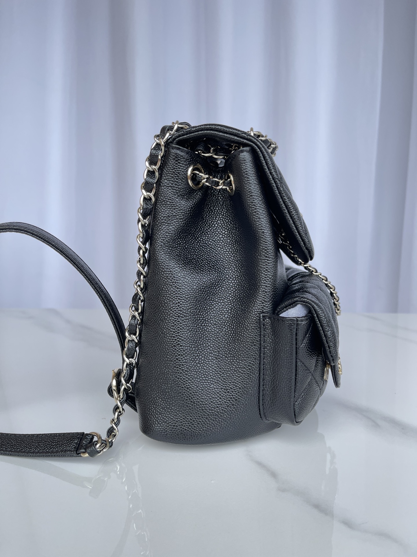 TOP CHANEL New Cowhide Backpack Bag 21x20x12 cm - Black