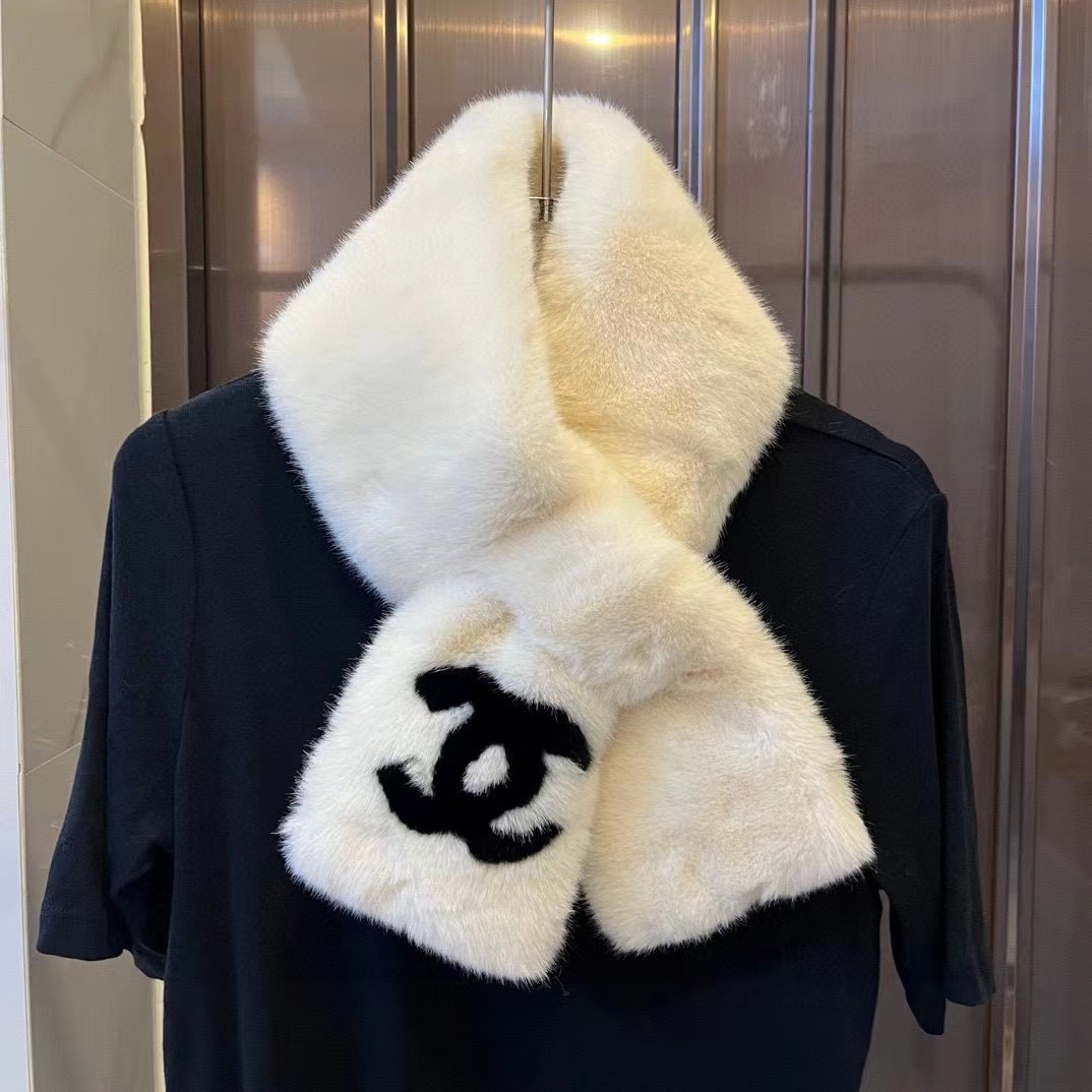 TOP CHANEL Cashmere Scarves 90 cm